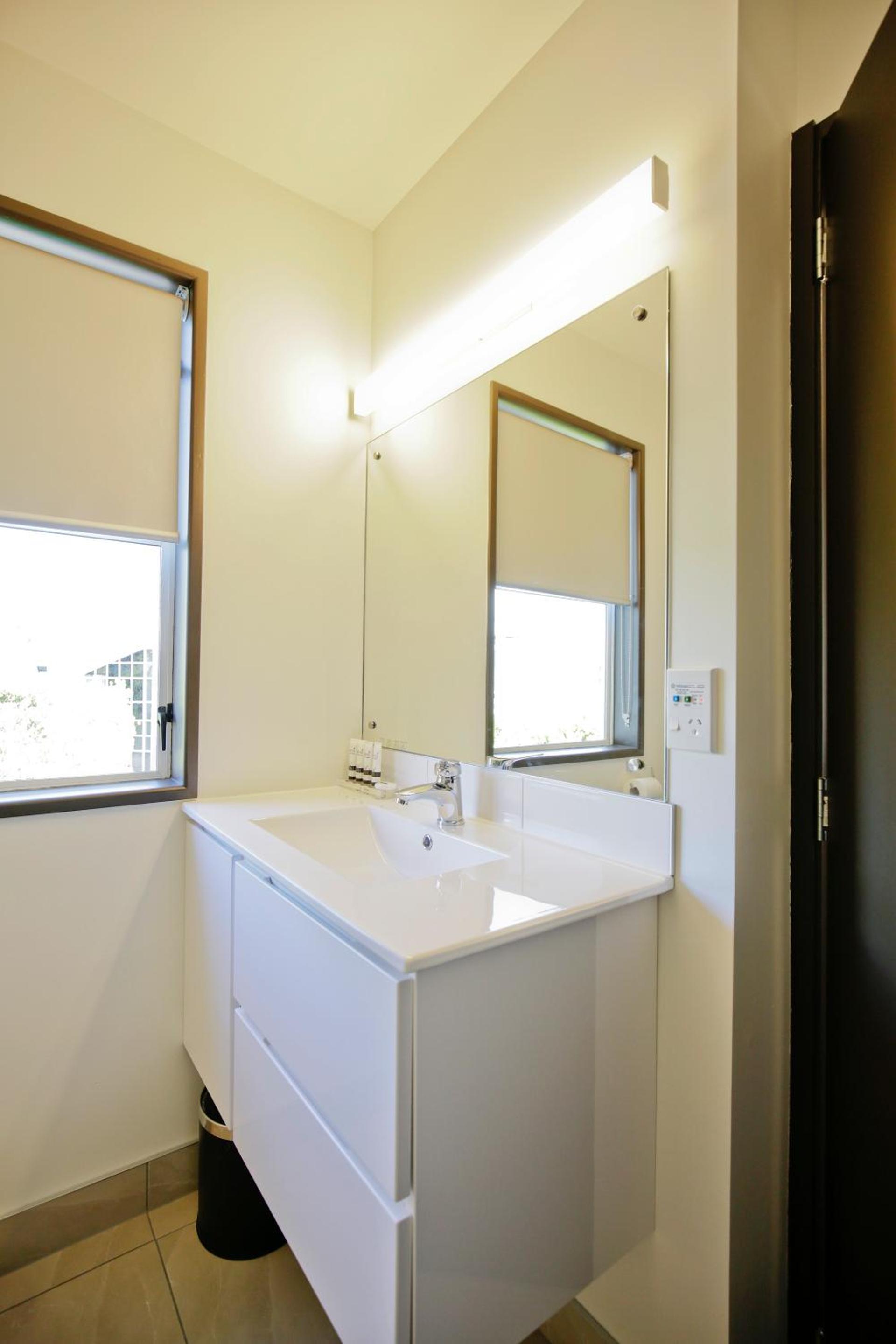 Deluxe Two-Bedroom Apartment - Photo 14