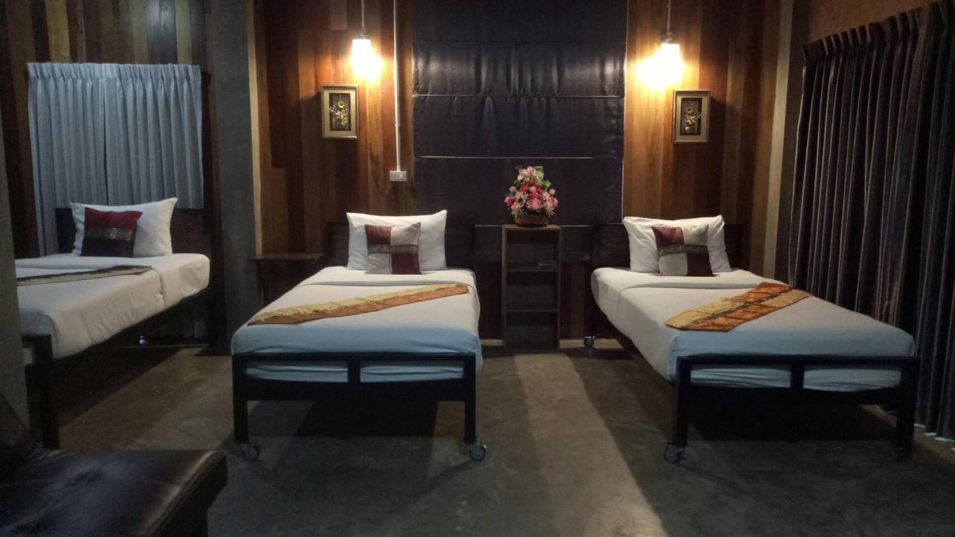 Triple Room With Private Bathroom - Photo 26