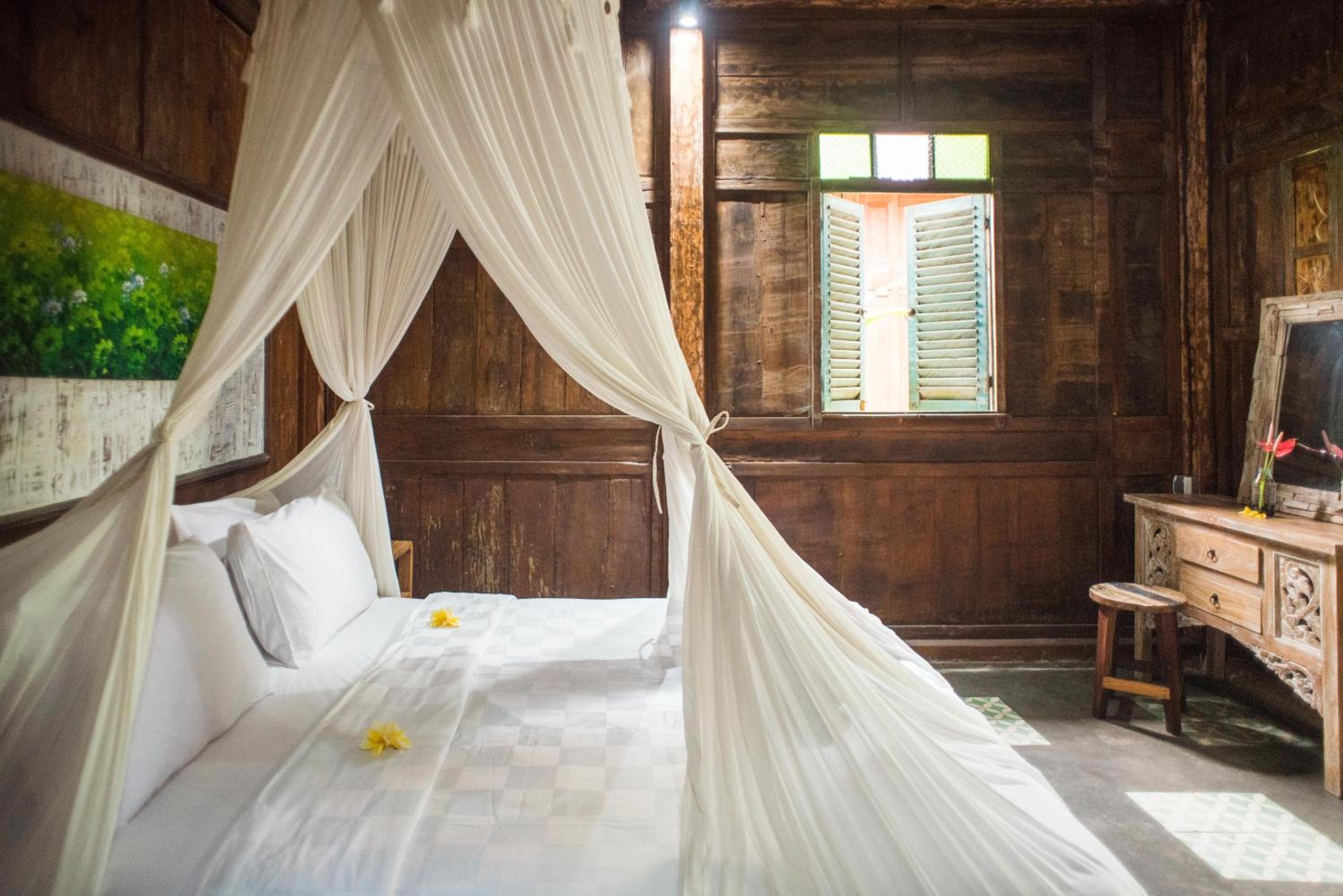 Double Room with Pool View - Photo 15