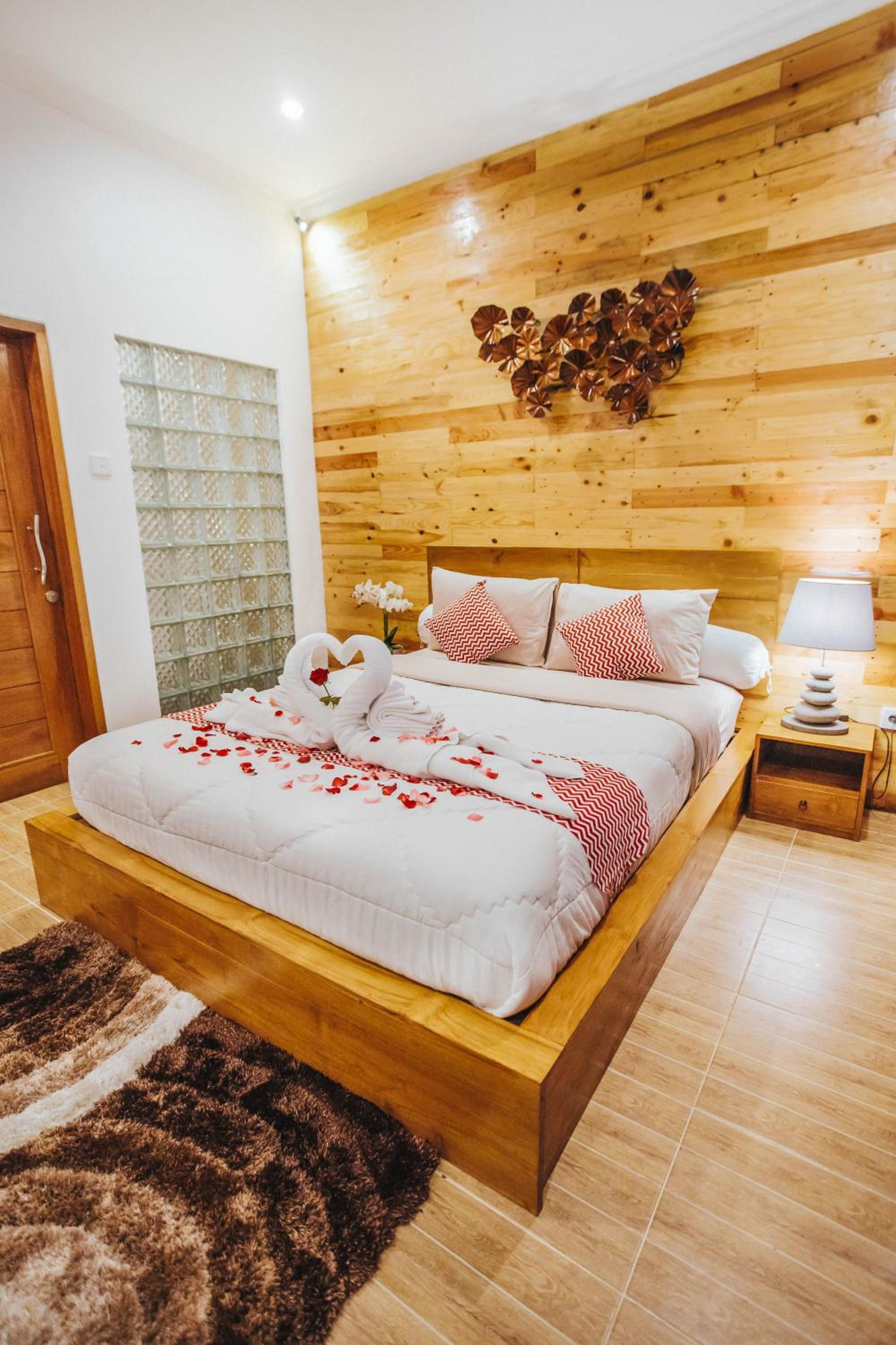 Deluxe King Room - Photo 5