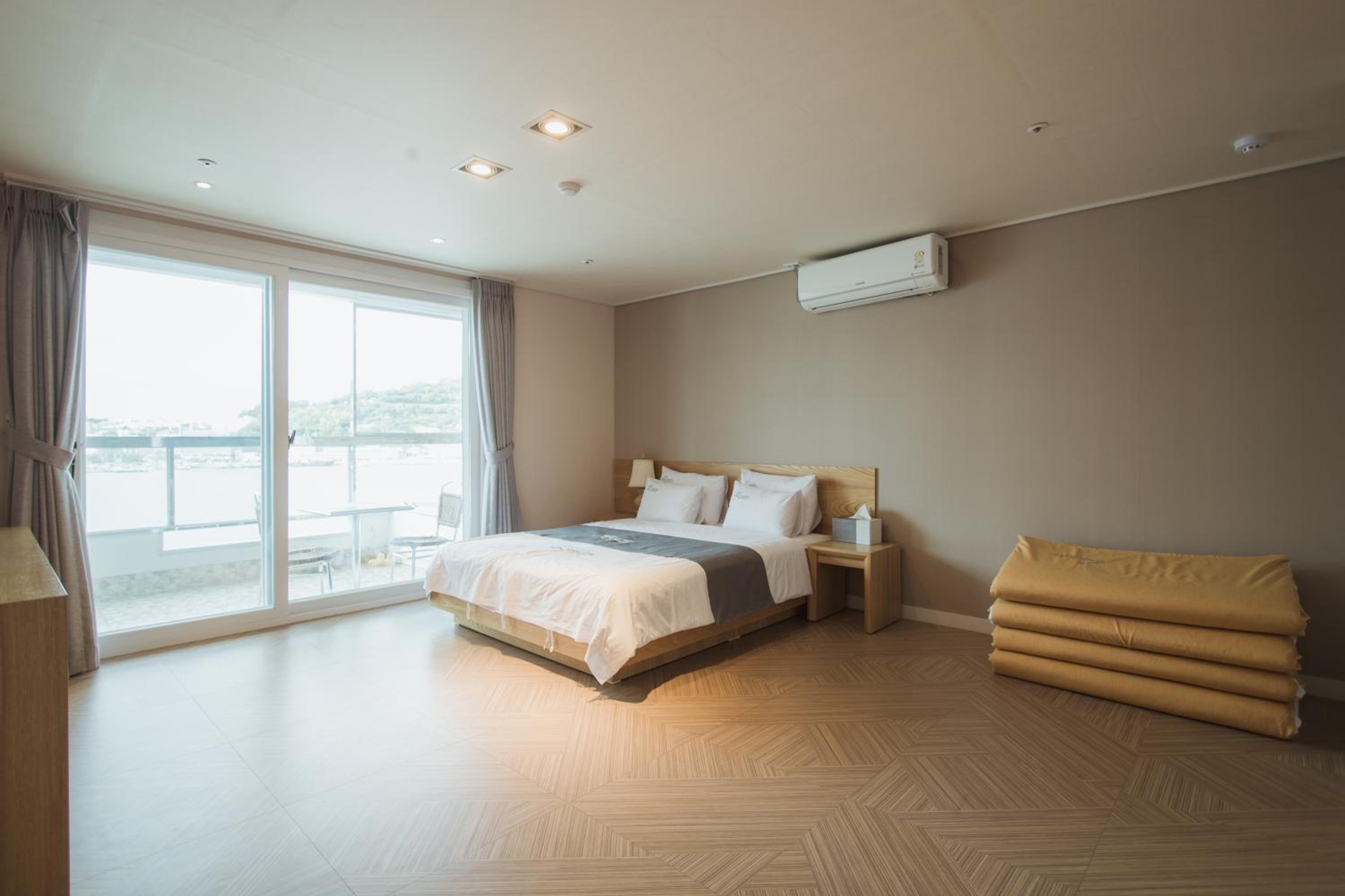 Suite Family Room - Ocean View - Photo 2
