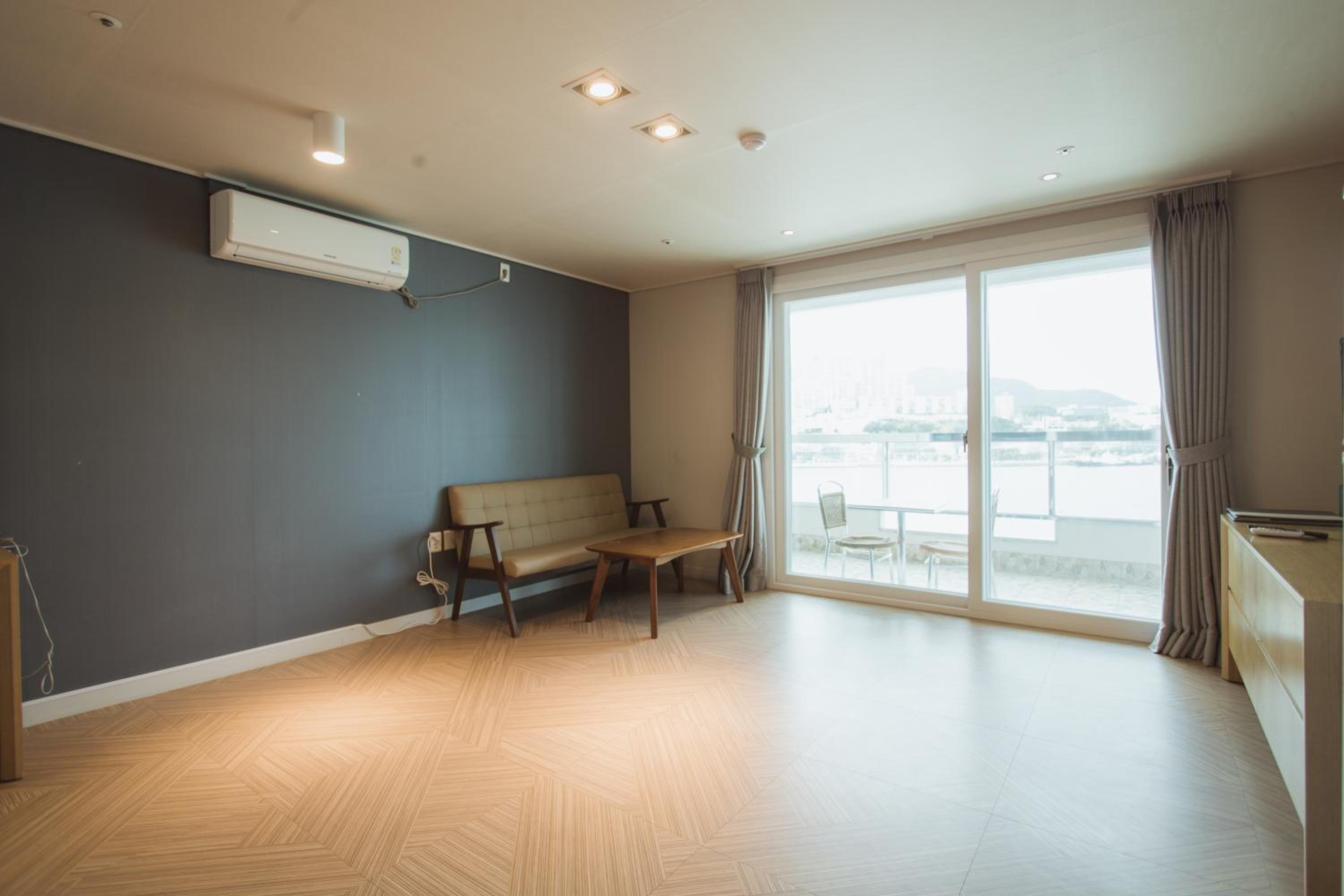 Suite Family Room - Ocean View - Photo 4