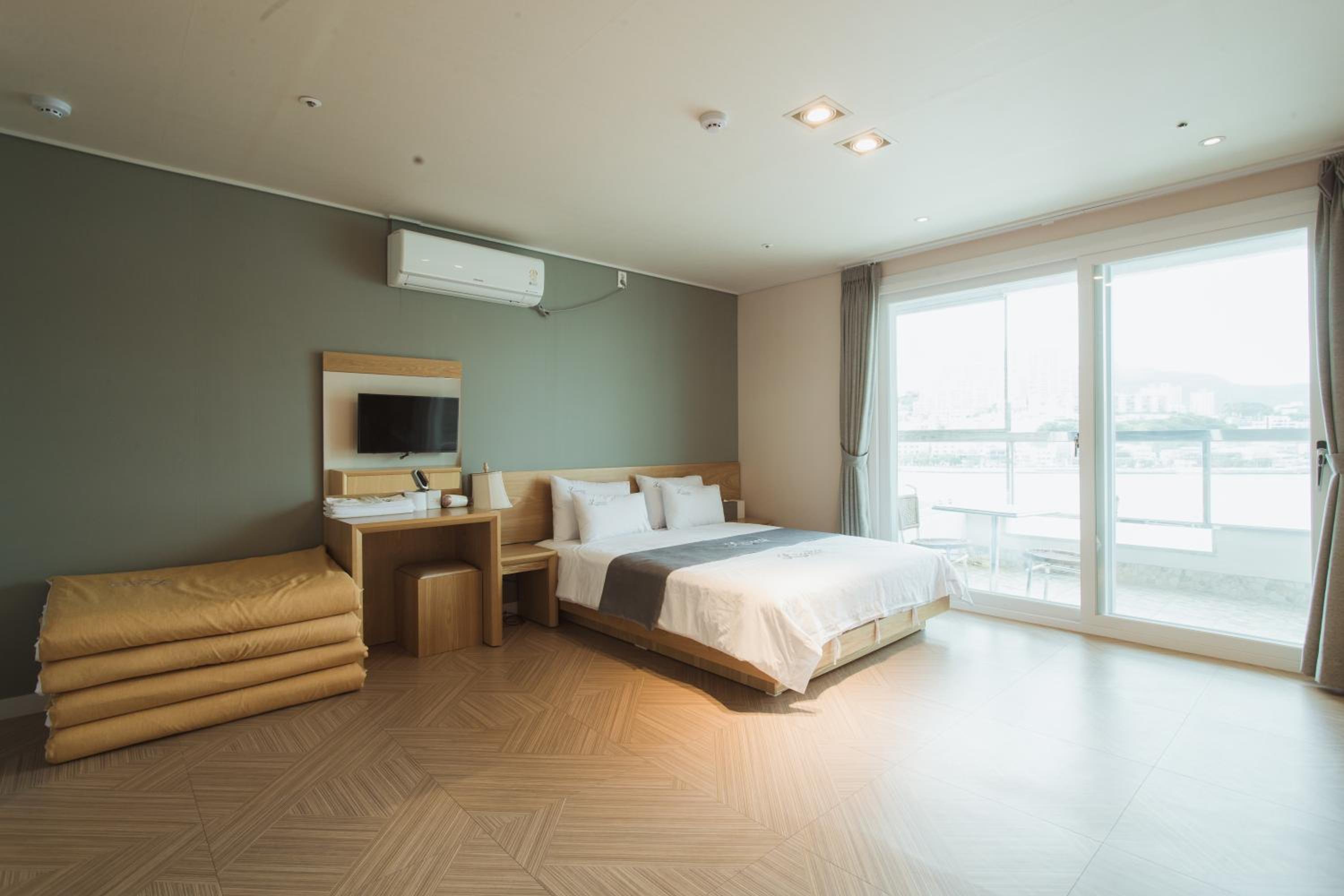Suite Family Room - Ocean View - Photo 5