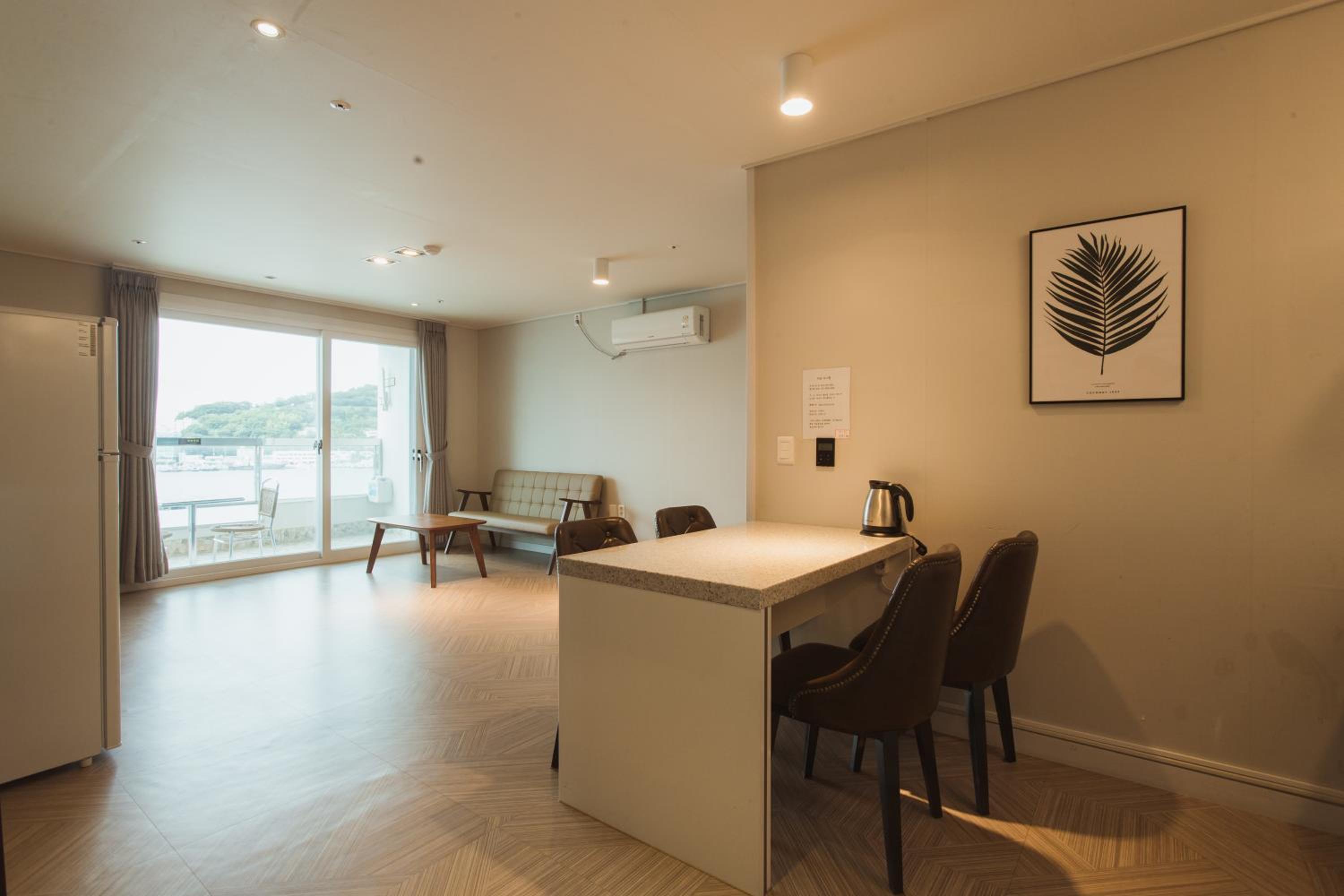 Suite Family Room - Ocean View - Photo 3