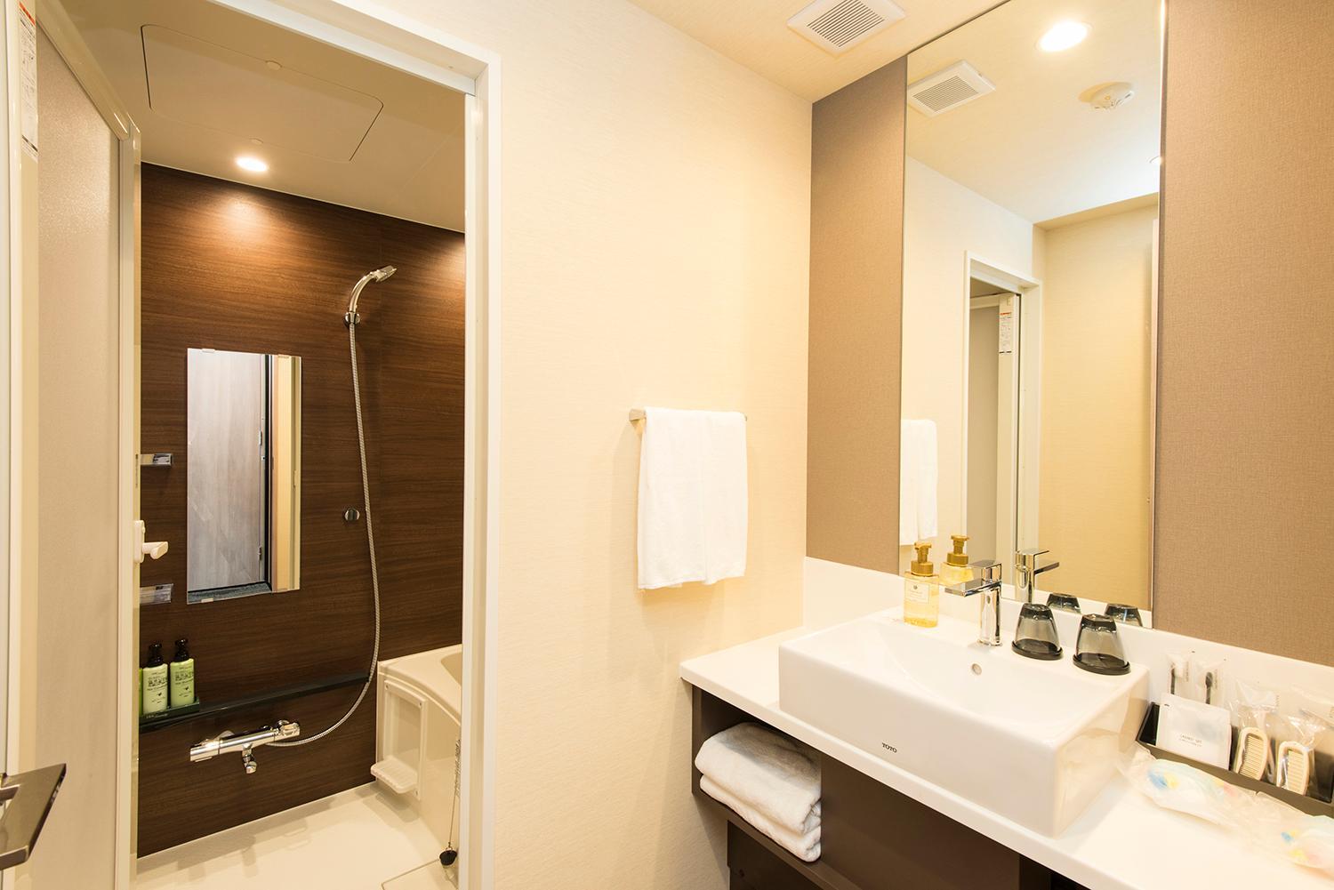 Large Twin Room - Non-Smoking (2 People)﻿ - Photo 5