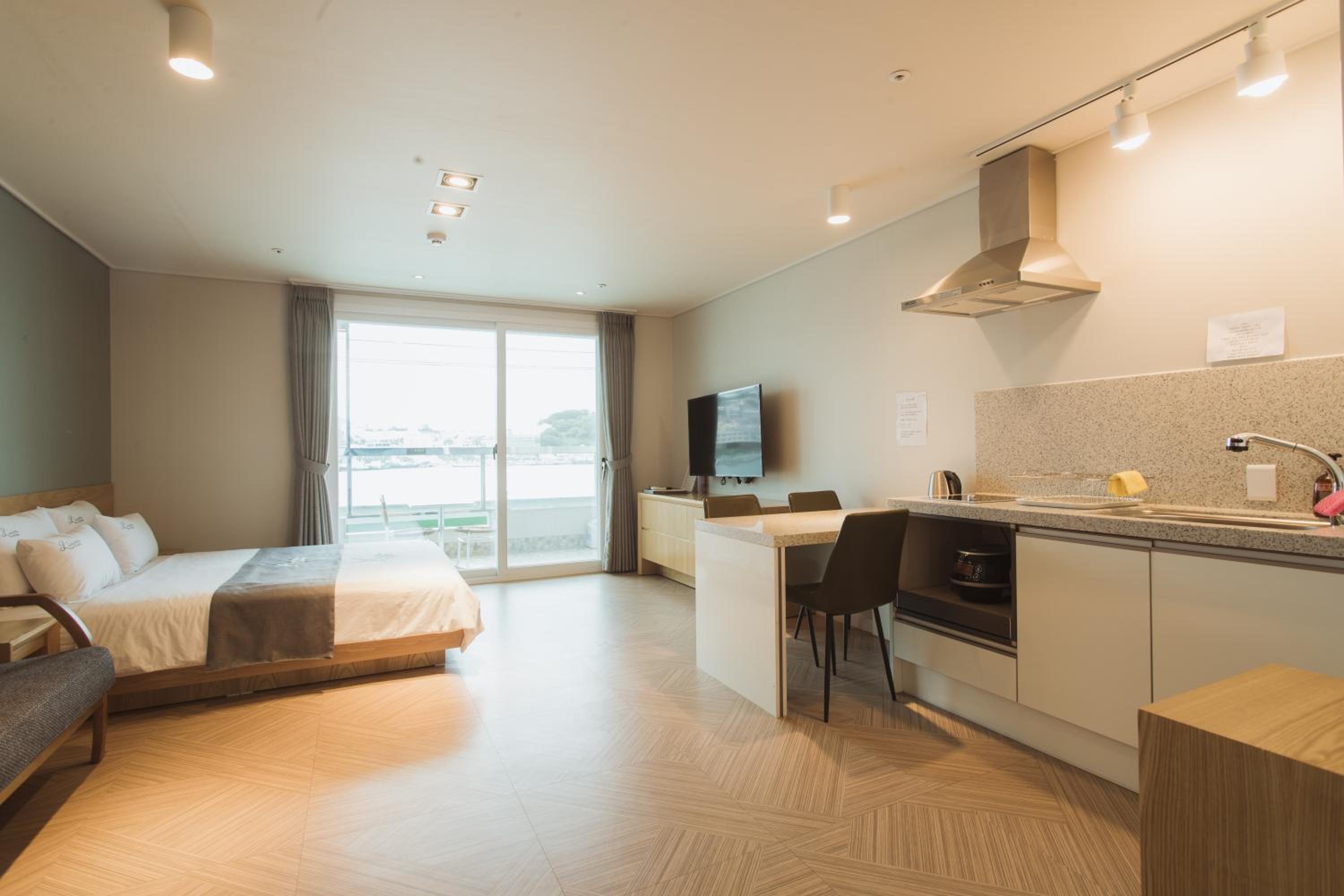 Suite Family Room - Ocean View - Photo 18
