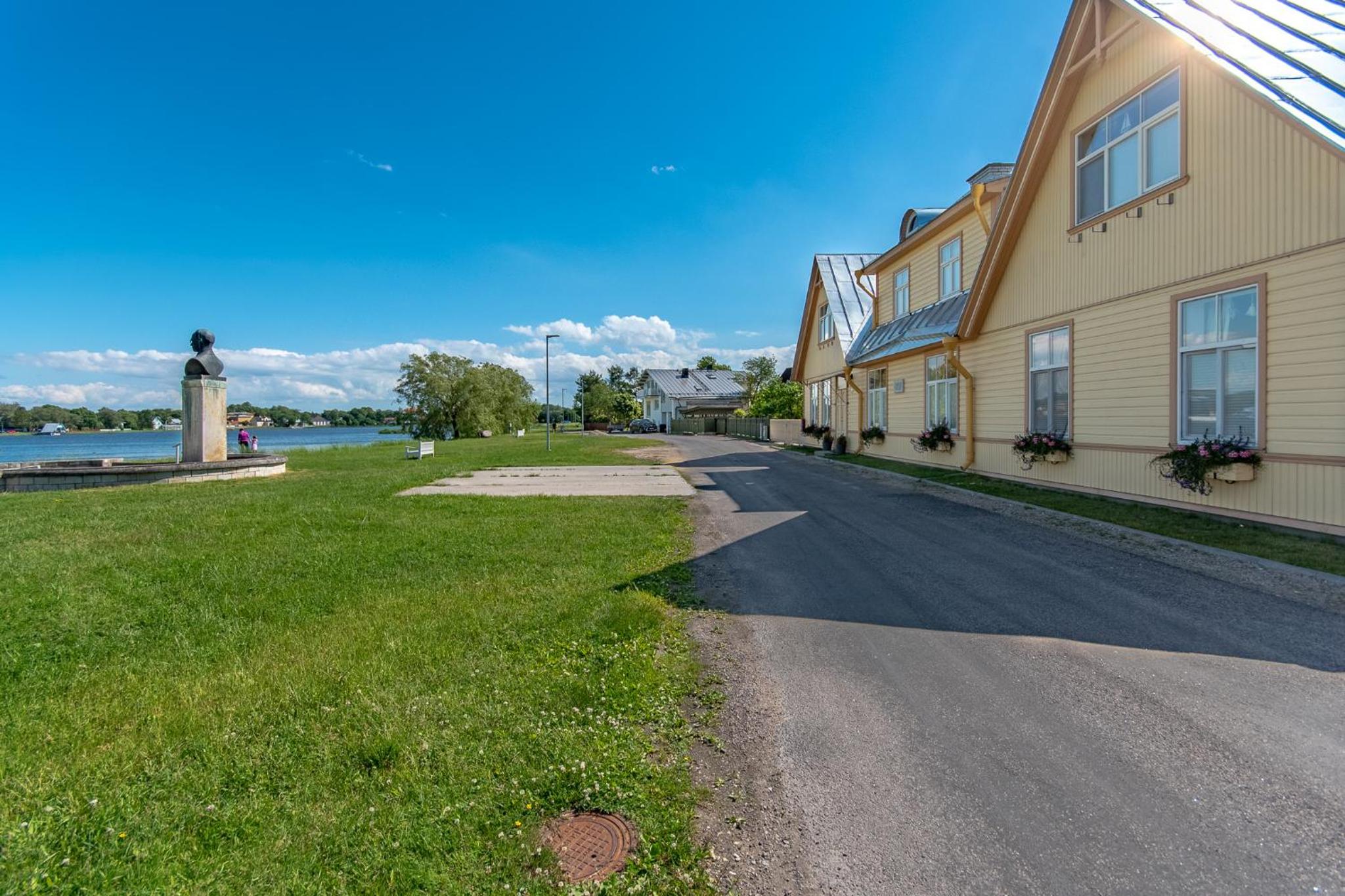 Two-Bedroom Apartment with Lake View photo 2