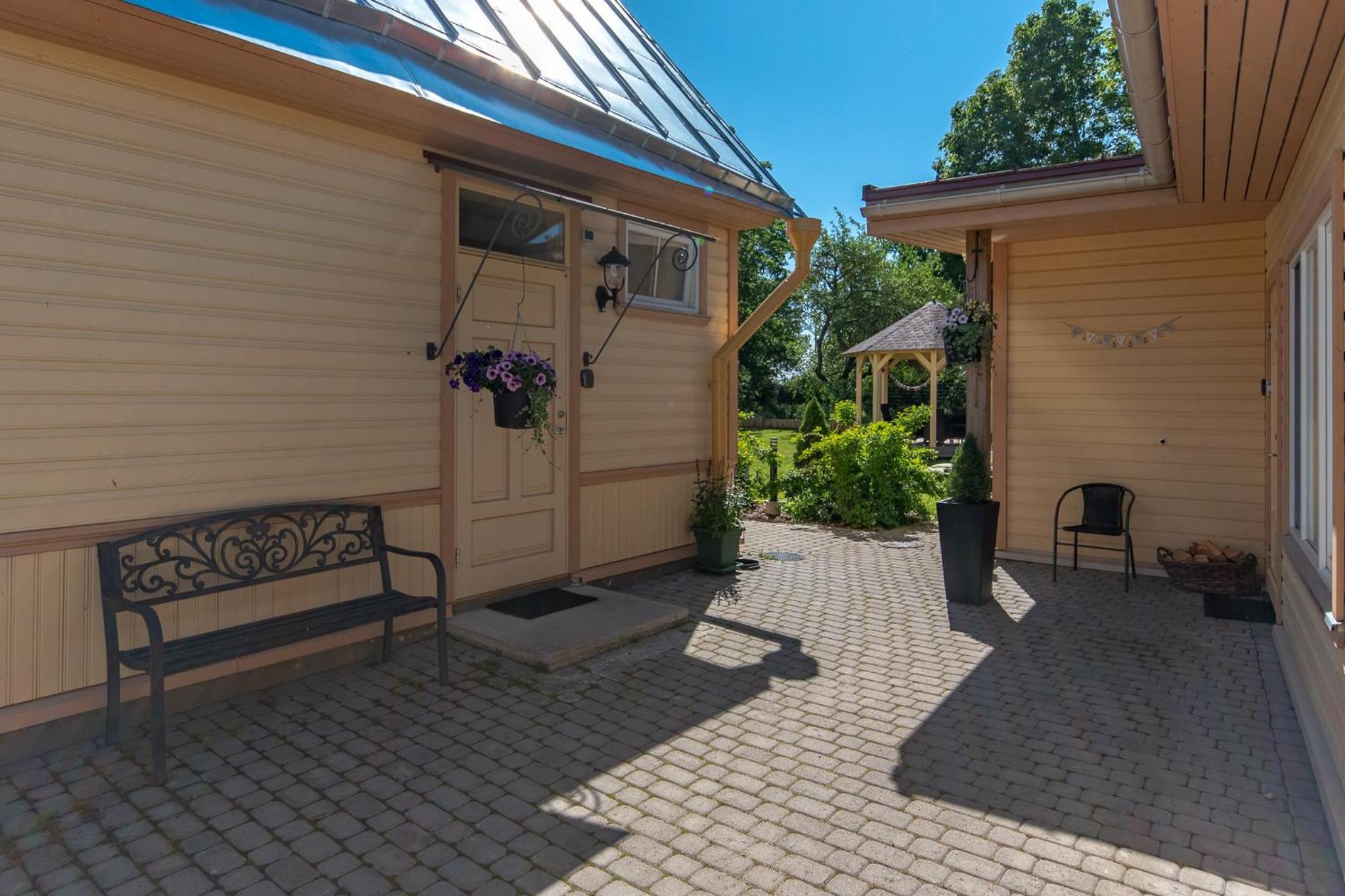 Two-Bedroom Apartment with Lake View photo 3