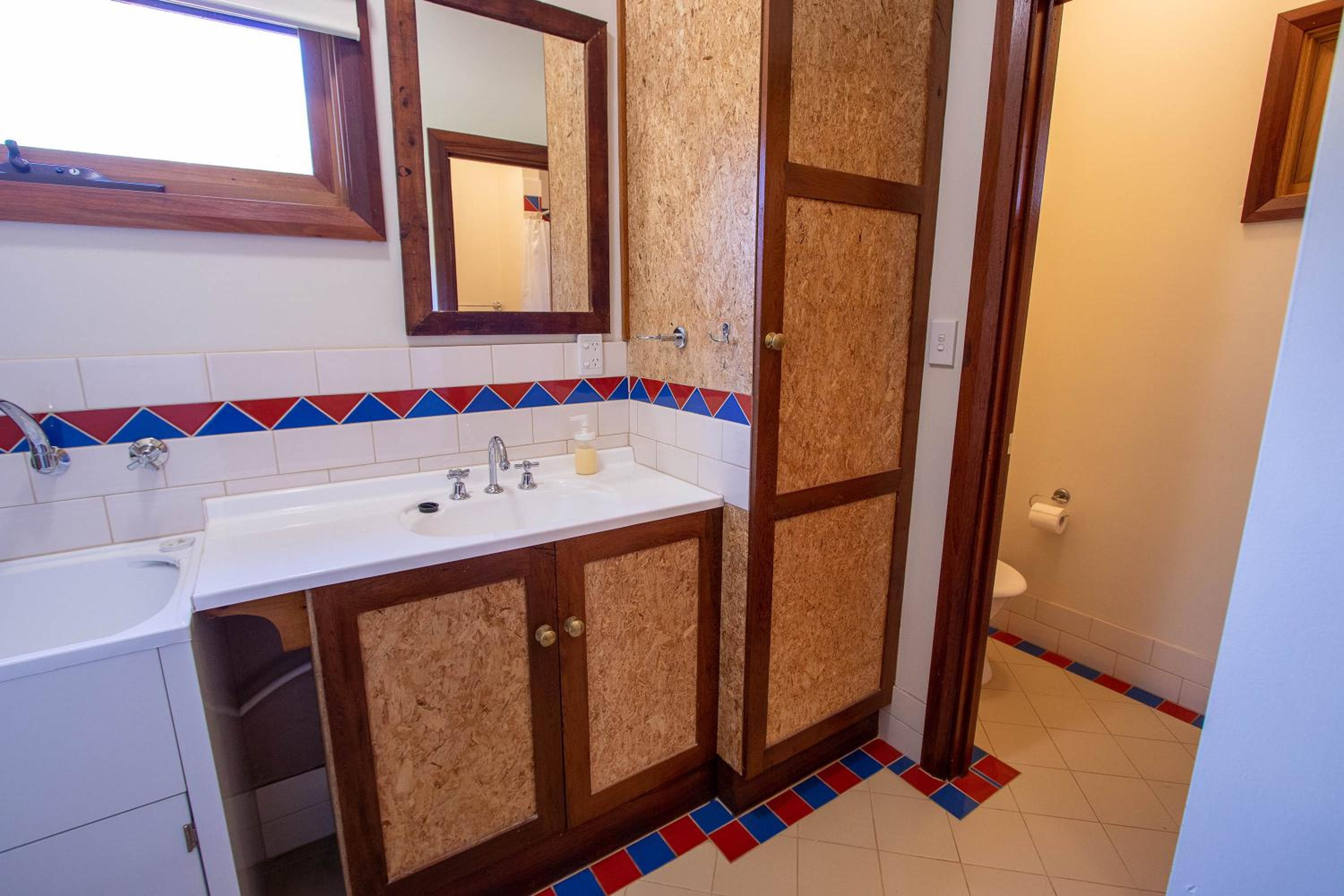 Two-Bedroom Cottage - Cowrie photo 3