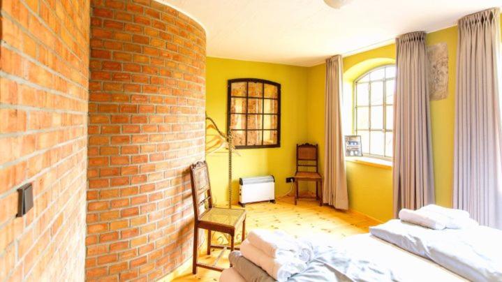 Apartment with Balcony - Photo 3