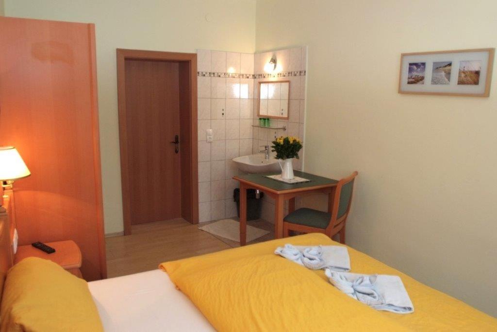Standard Double Room with Shared Bathroom photo 1