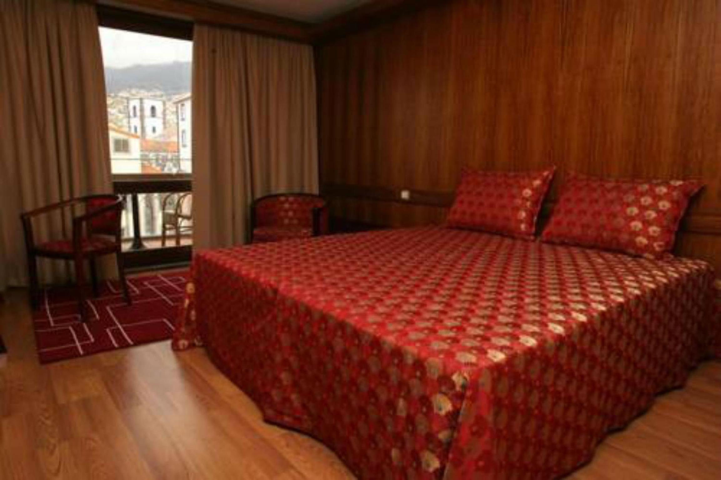 Superior Double Room with Balcony - Photo 2