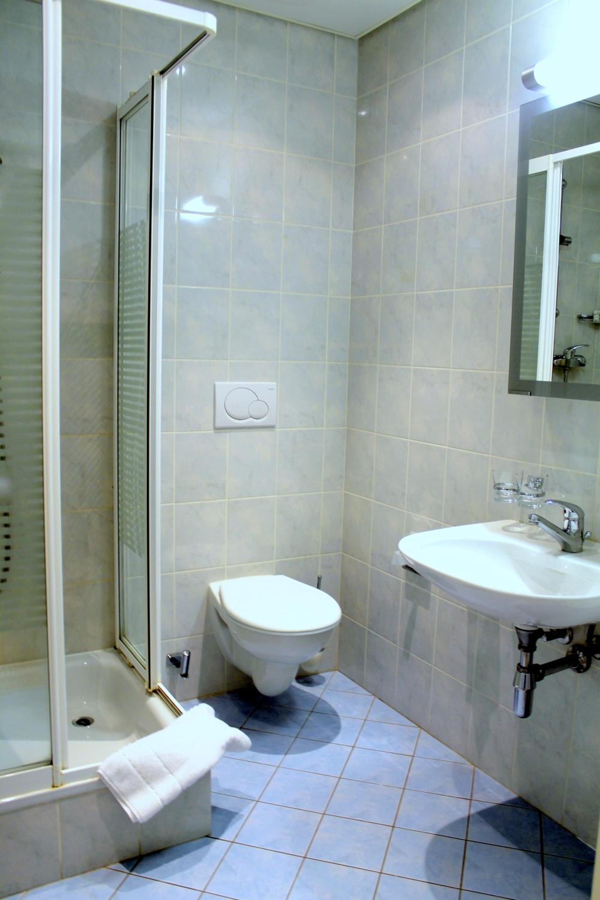 Triple Room with Private Bathroom and Park view photo 2