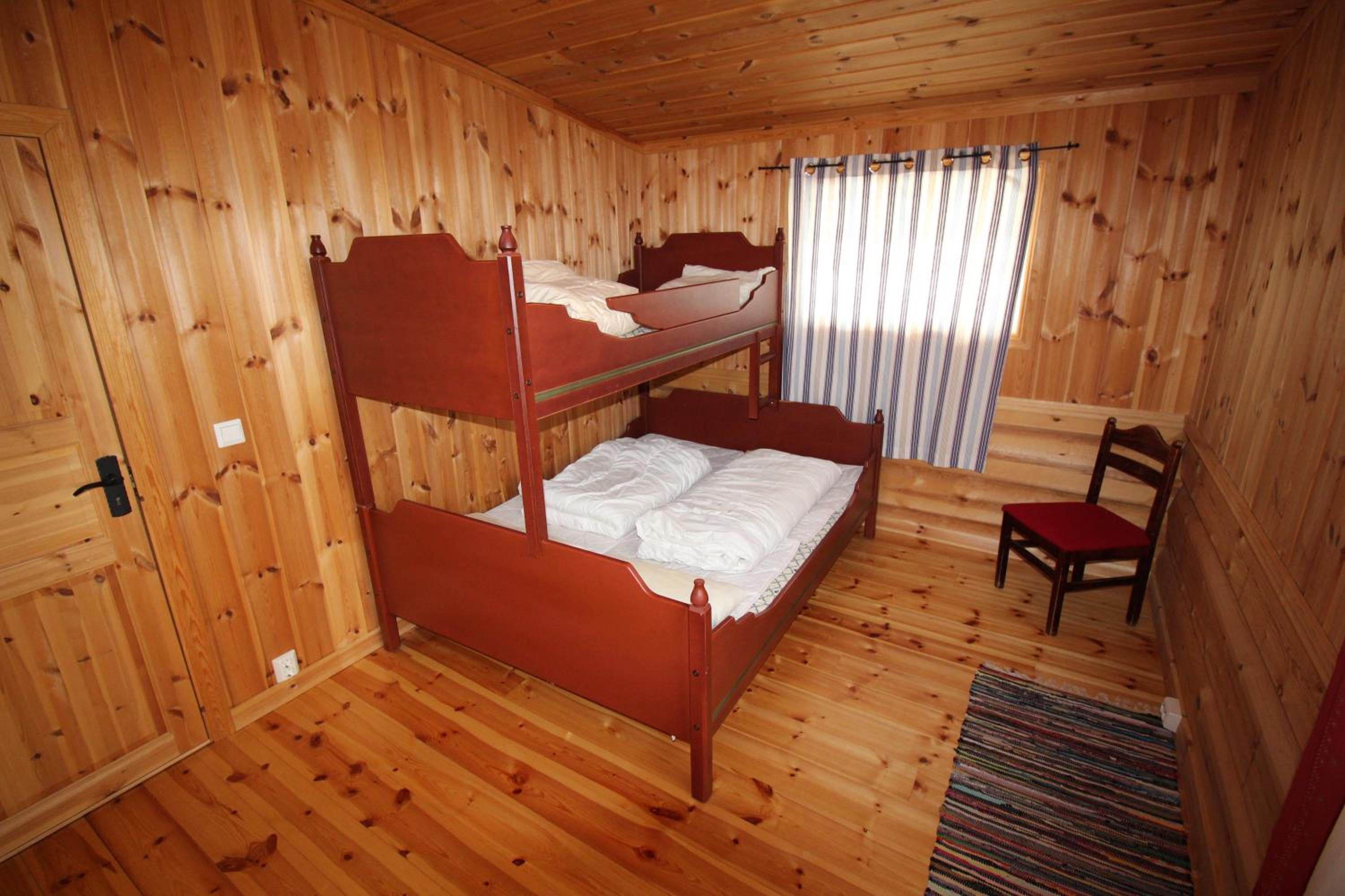 Three-Bedroom Cottage - Photo 6