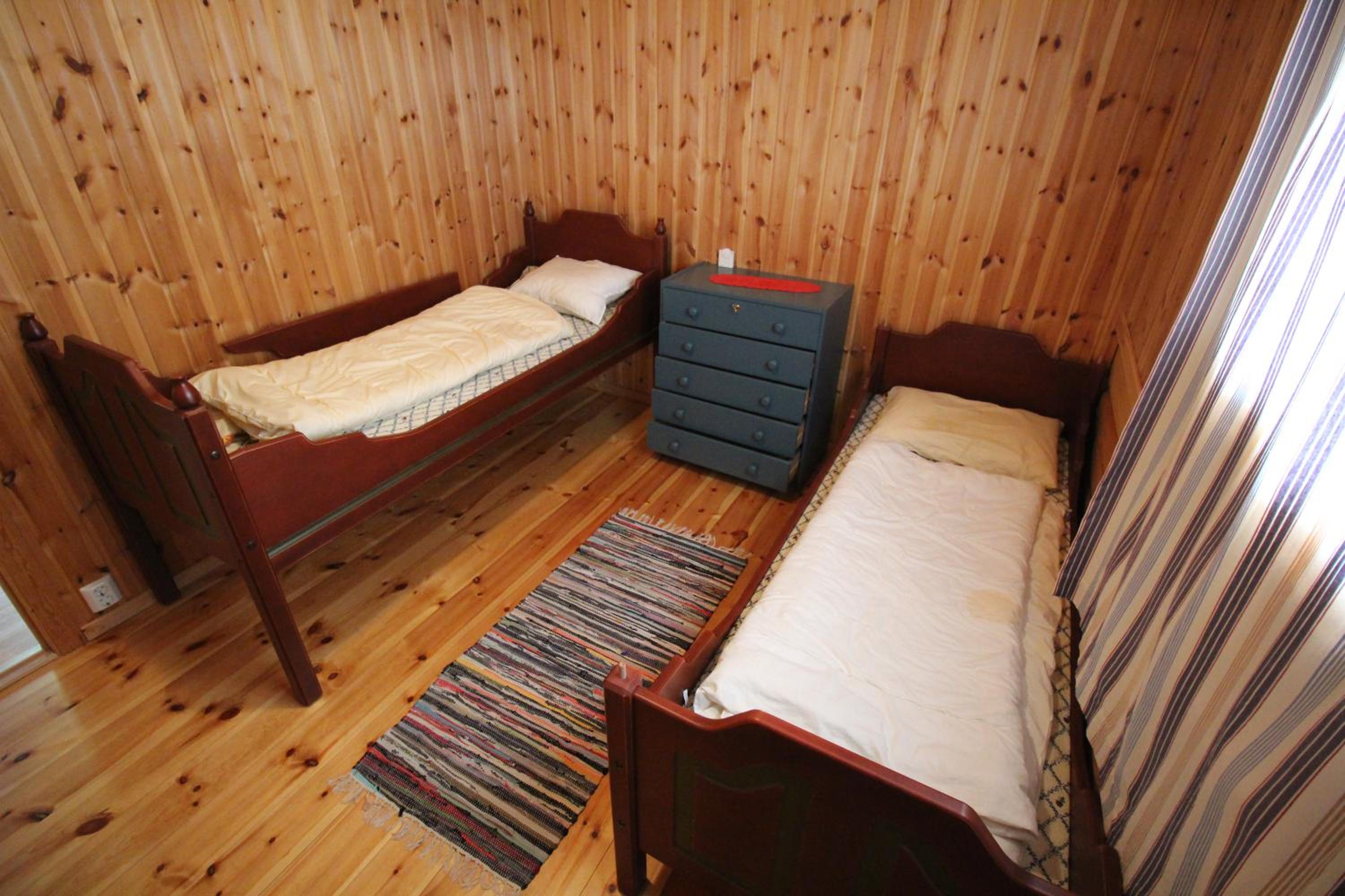 Three-Bedroom Cottage - Photo 7