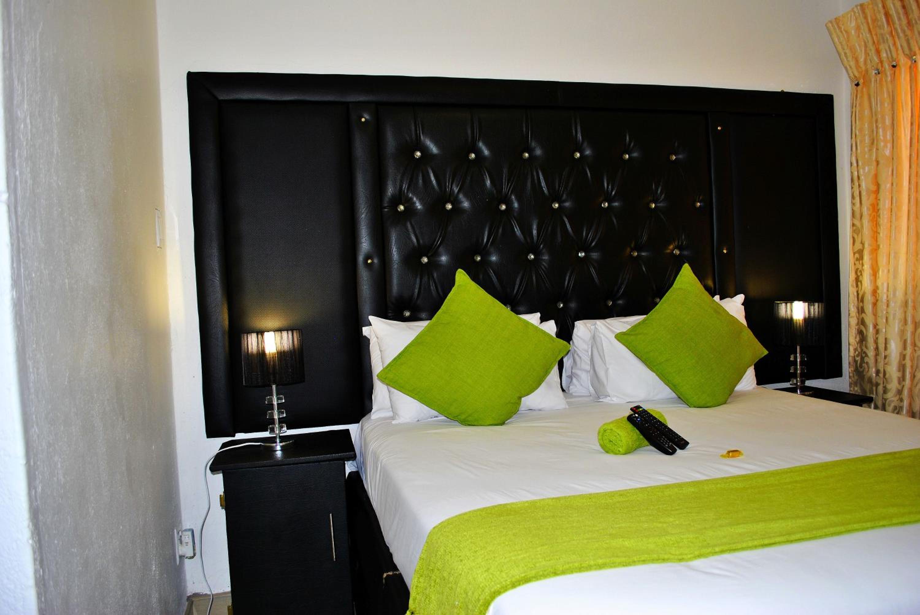 Double Room with Pool View photo 3