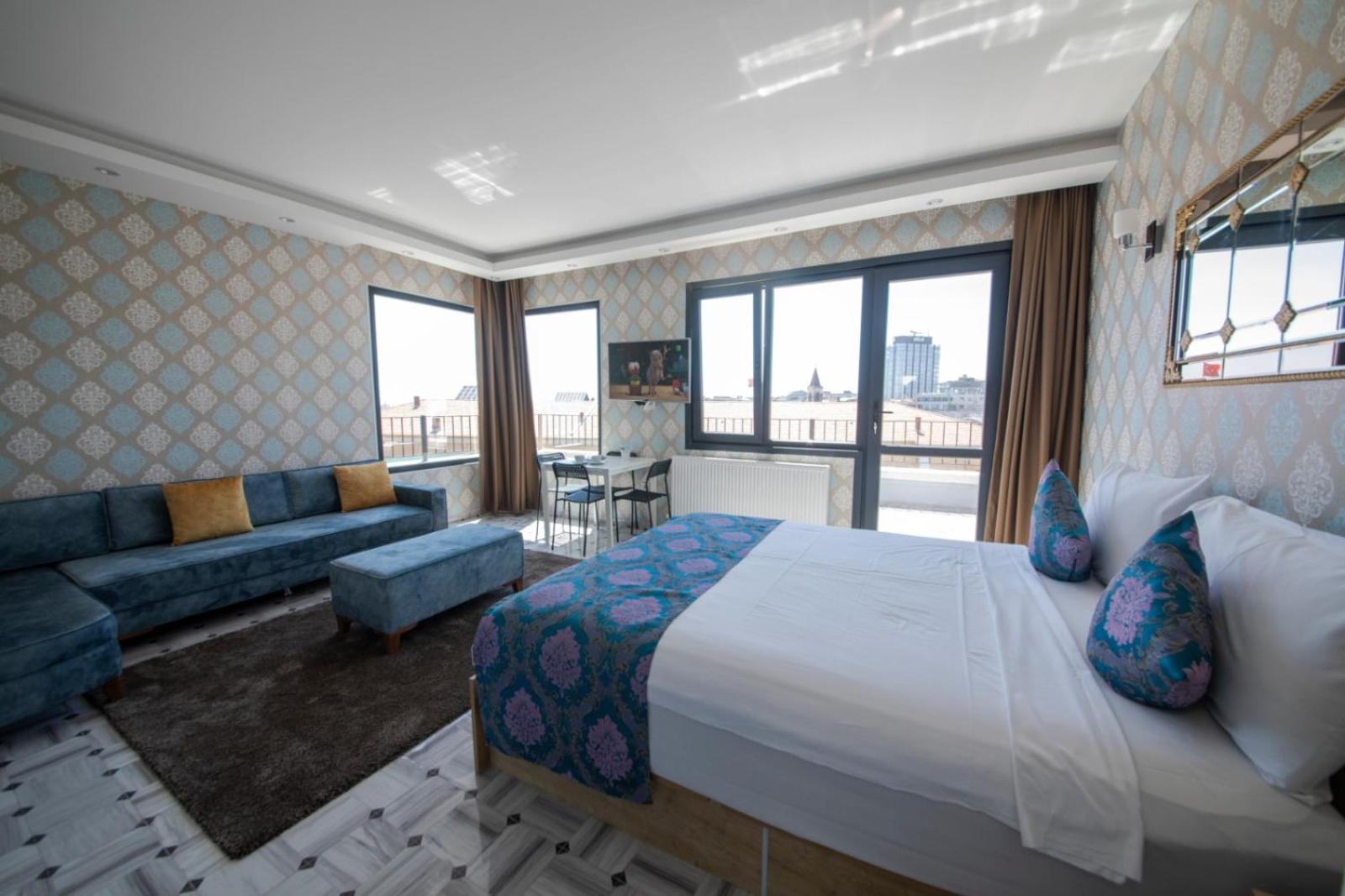 Deluxe Double Room with Balcony and Sea View photo 3