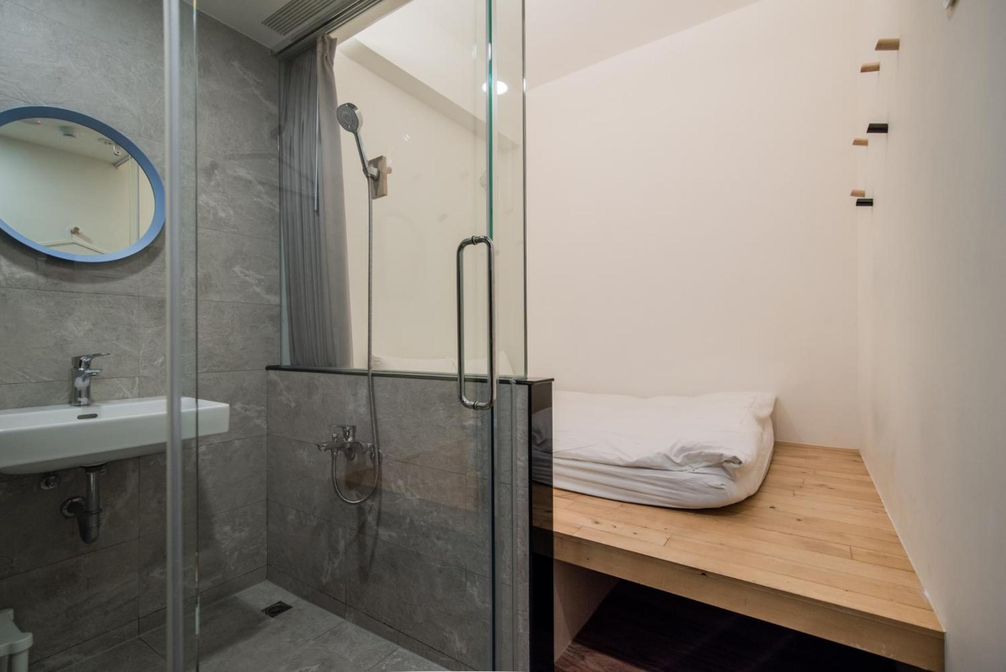 Small Single Room photo 2