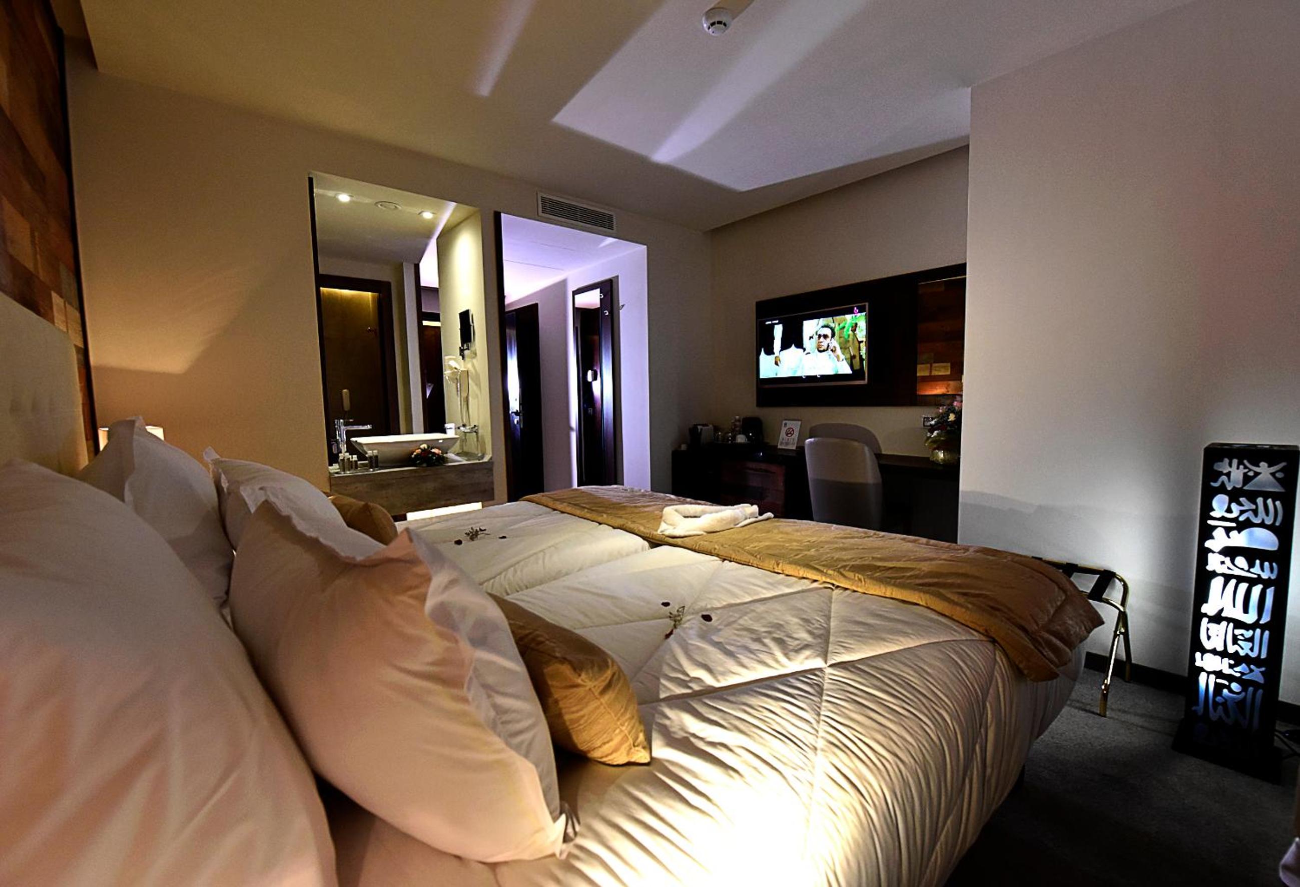 Standard Double Room - Photo 8
