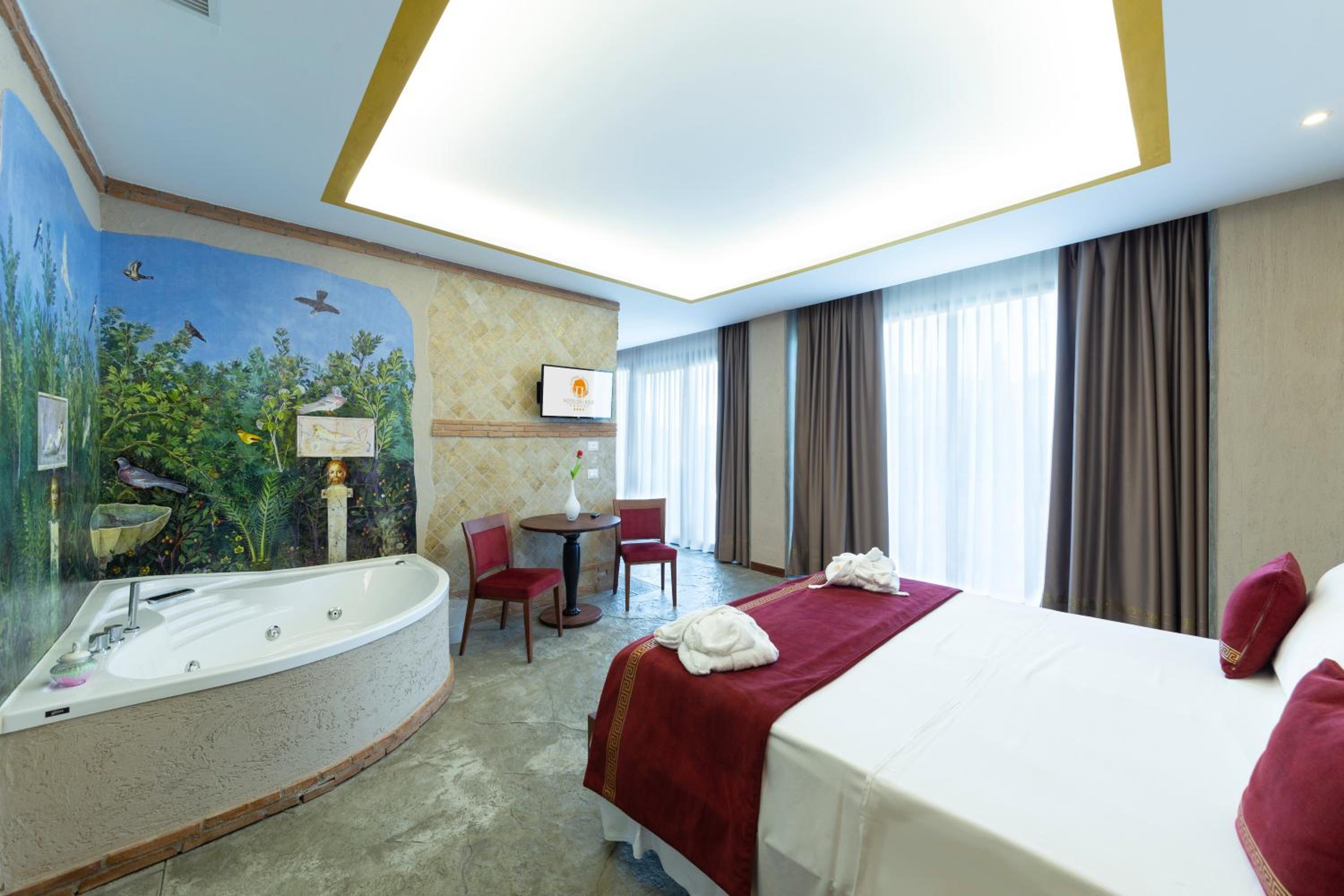 Superior Suite with Hot Tub photo 1