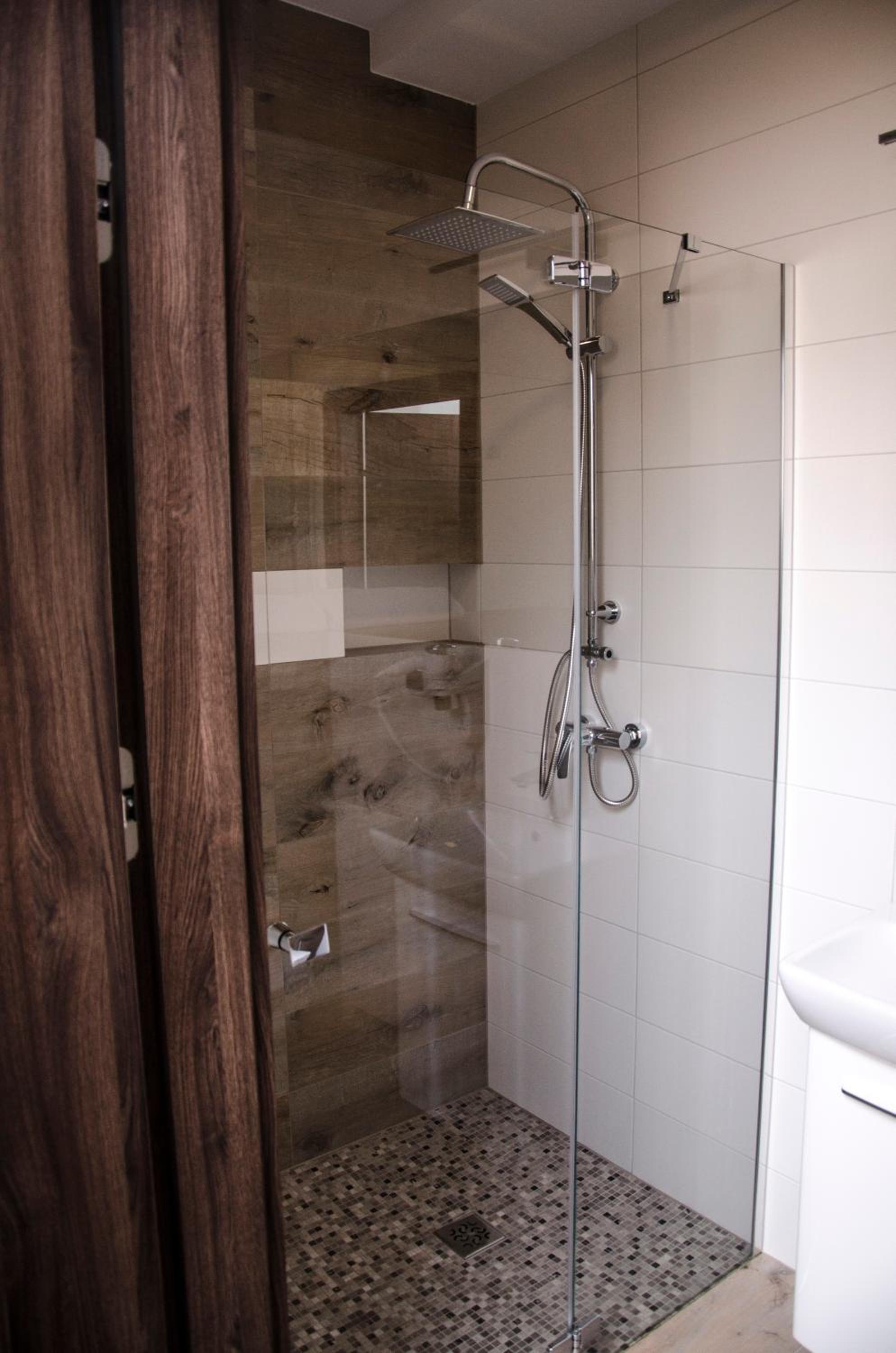 Double or Twin Room with Shower - Photo 4