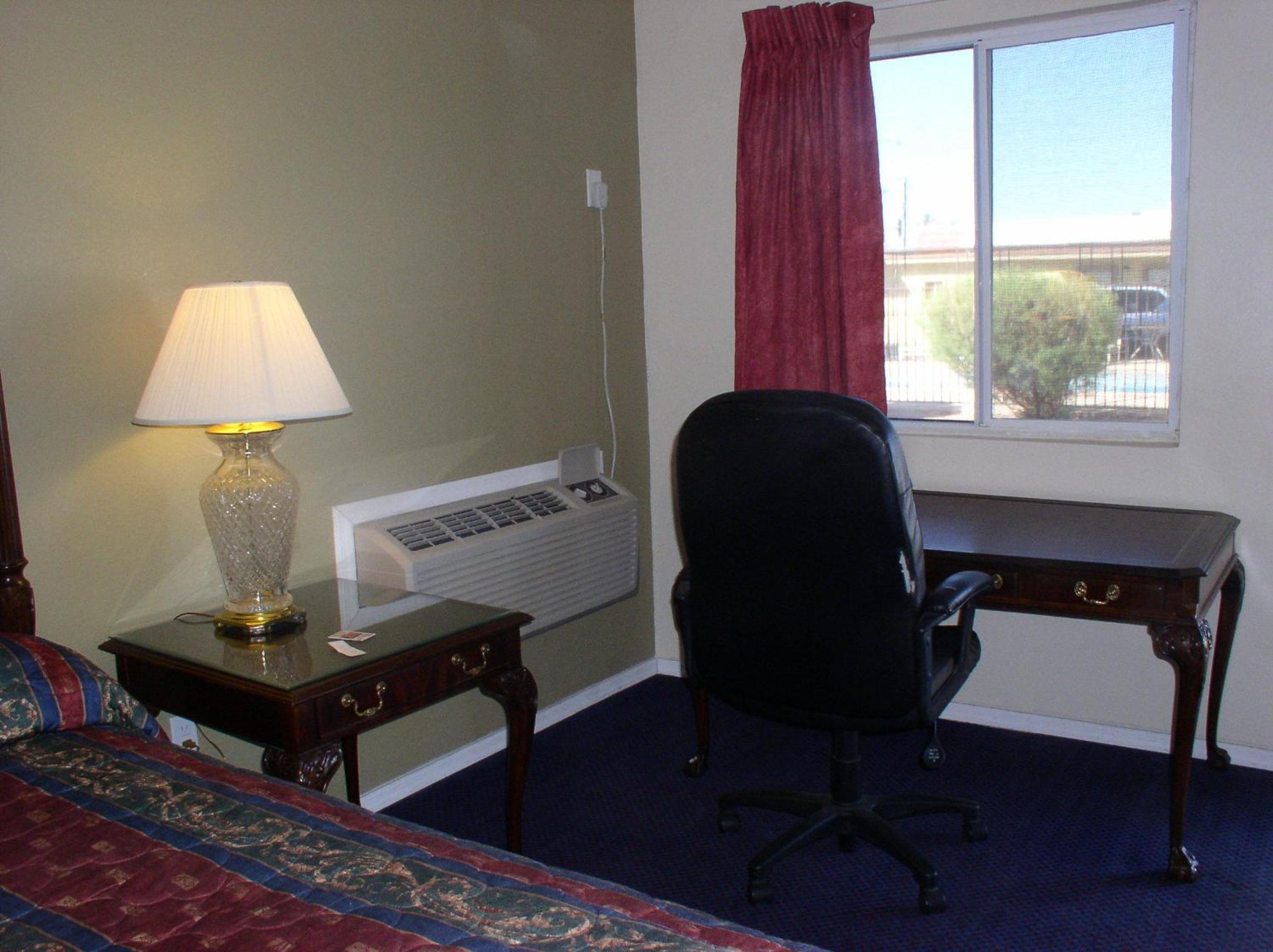 Executive King Room 1 Bedroom Smoking - Photo 4