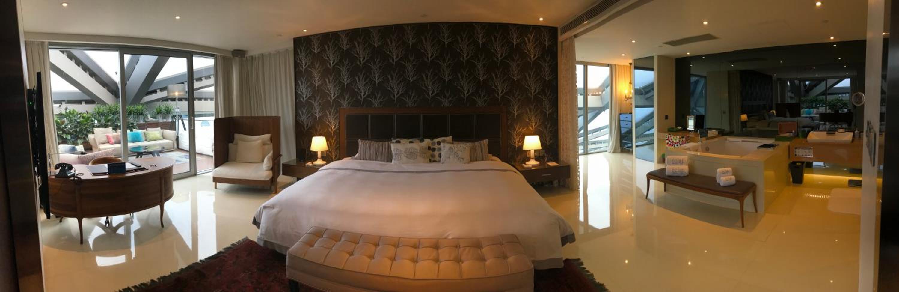 hotel room with a view of the swimming pool?