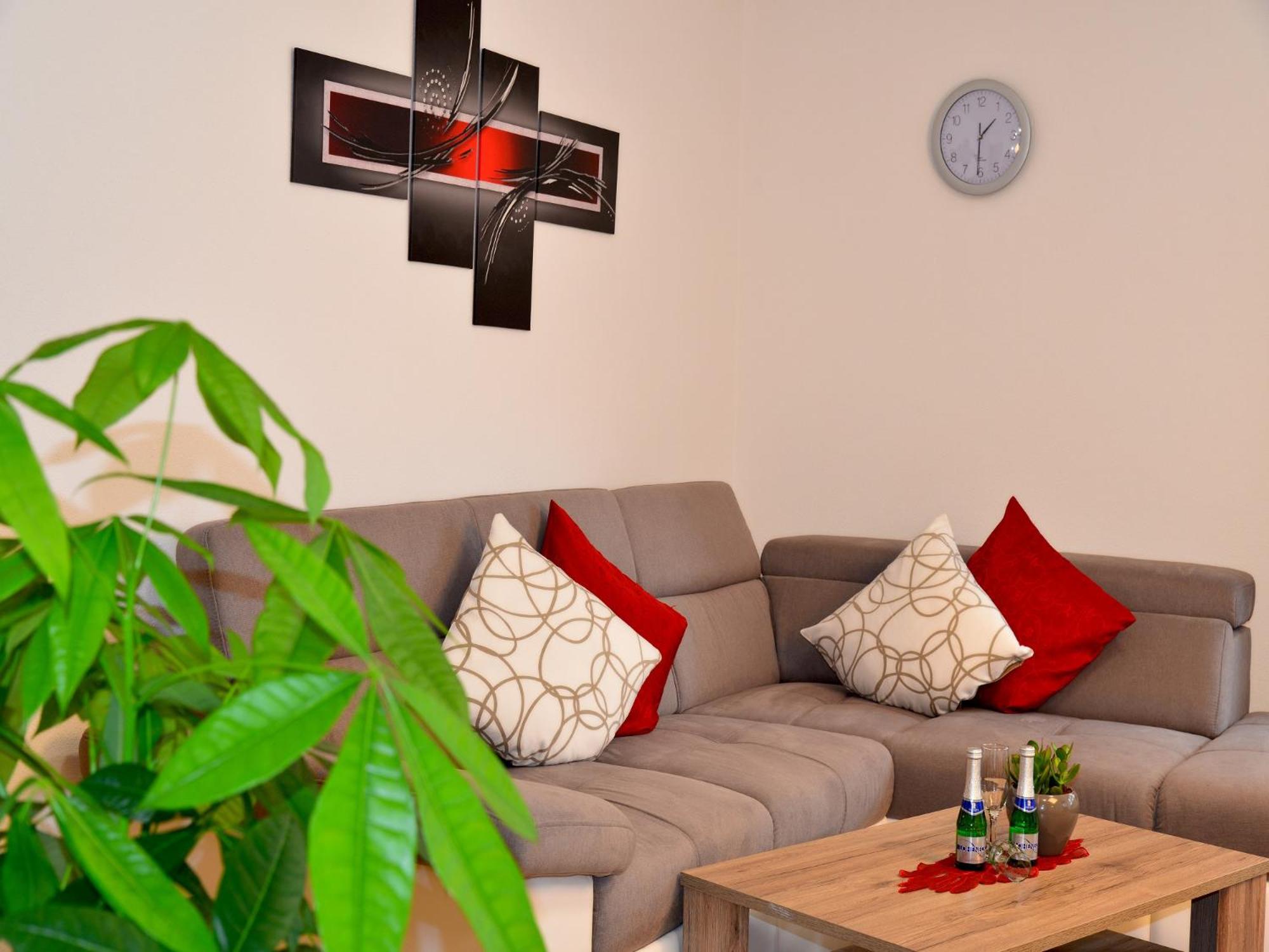Apartment photo 2