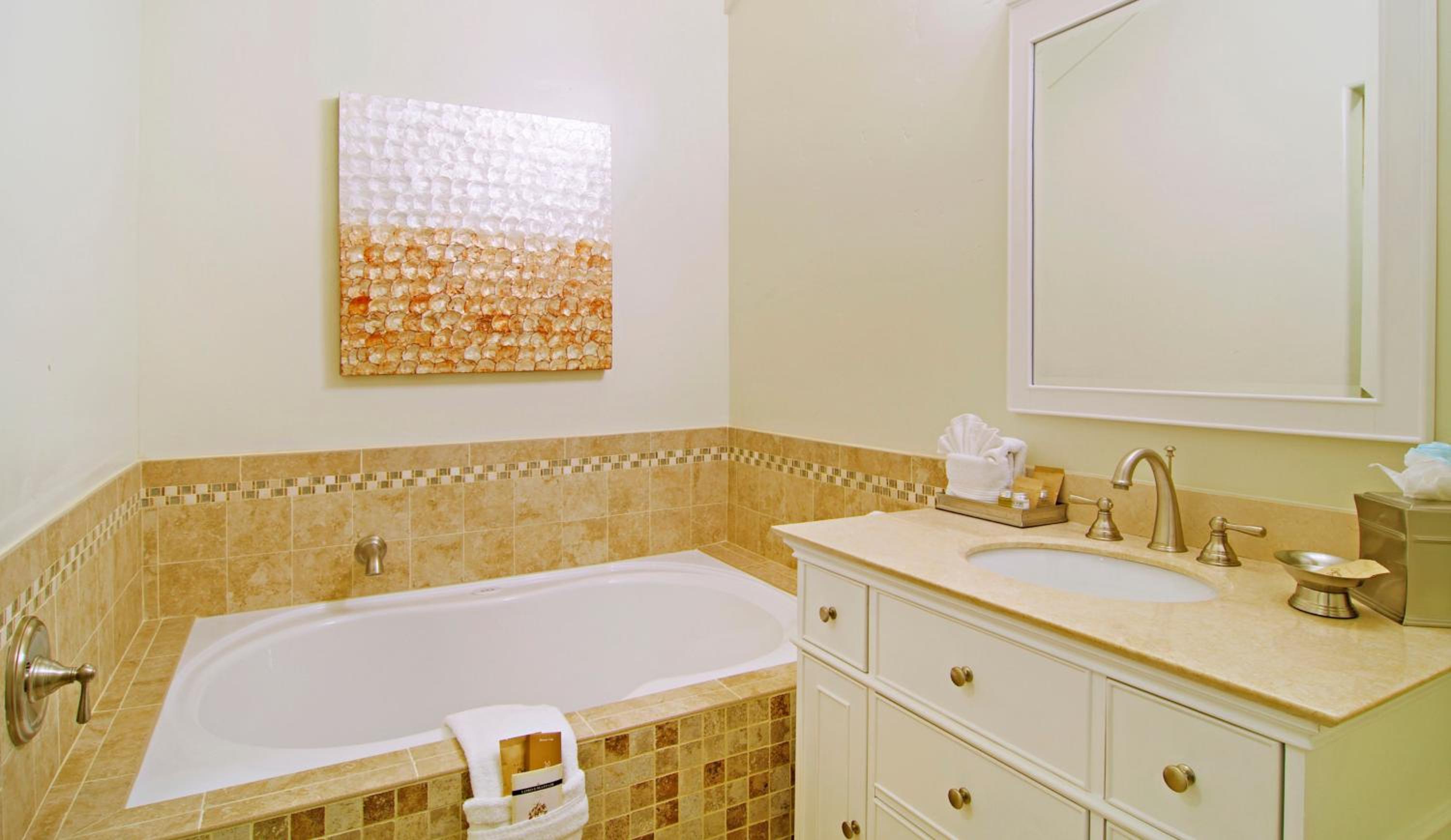 Premium King Room - Photo 2
