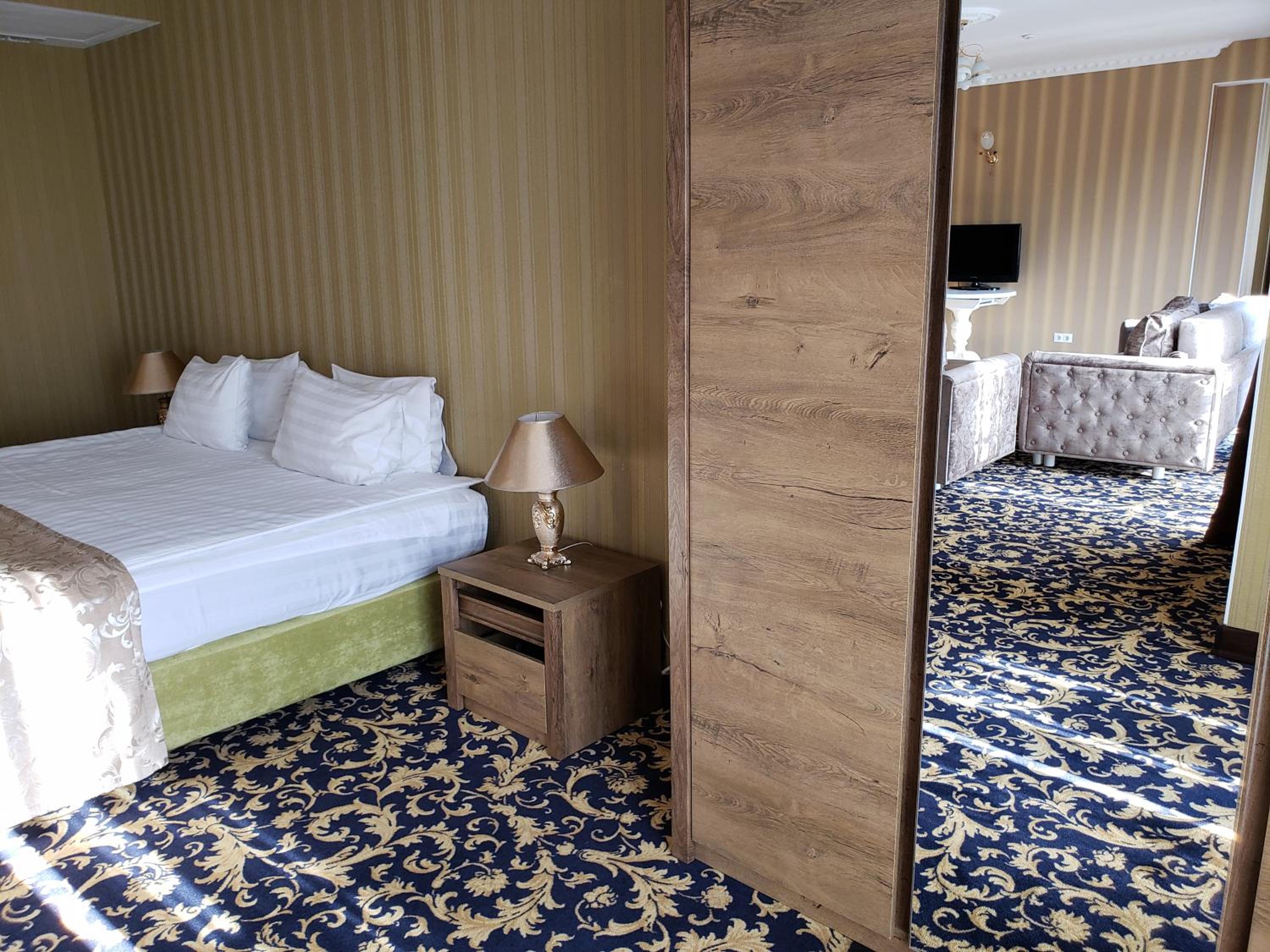 Suite Apartment with 2 French Balcony photo 2