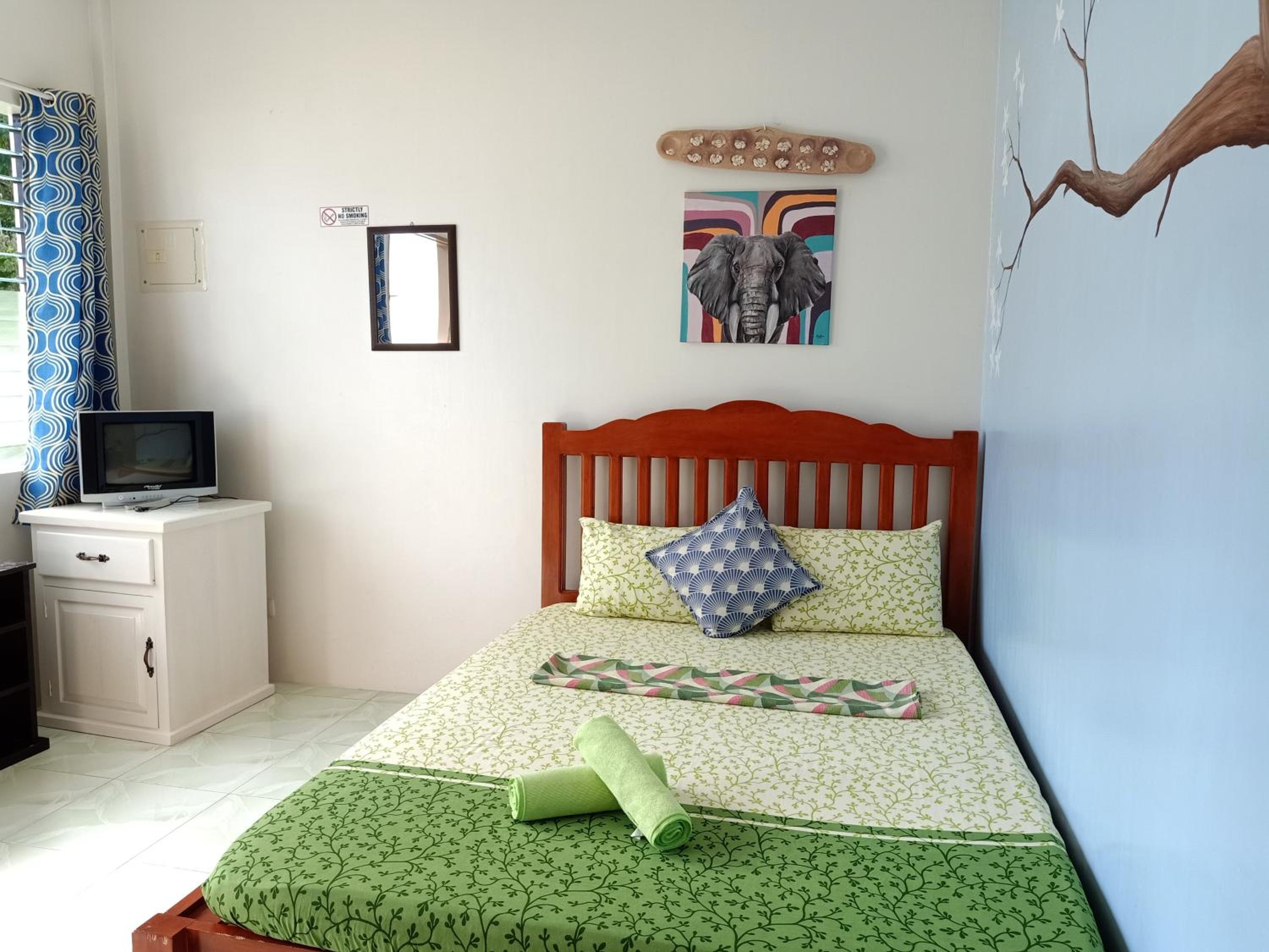 Double Room with Private Bathroom - Photo 13