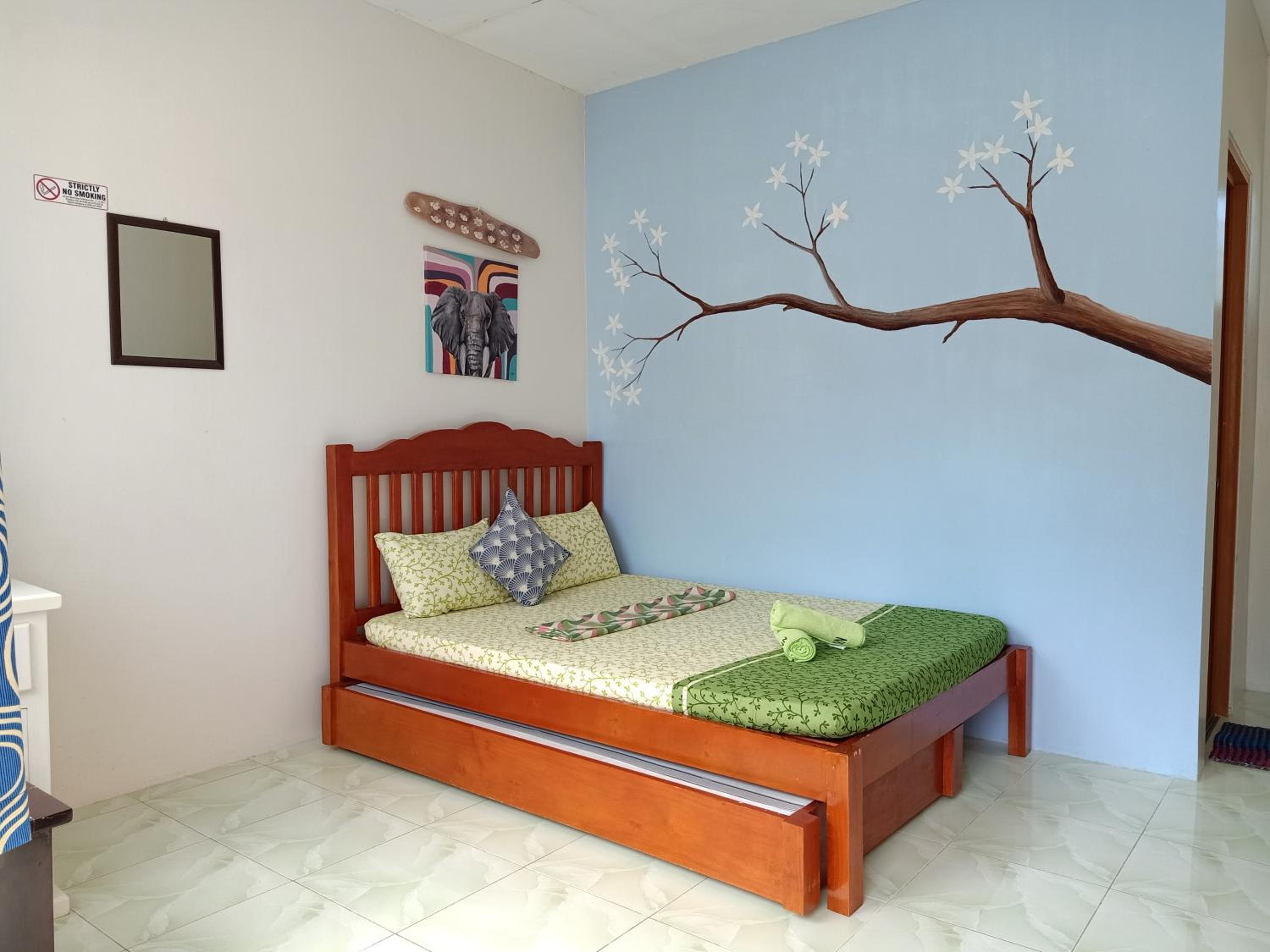 Double Room with Private Bathroom - Photo 34