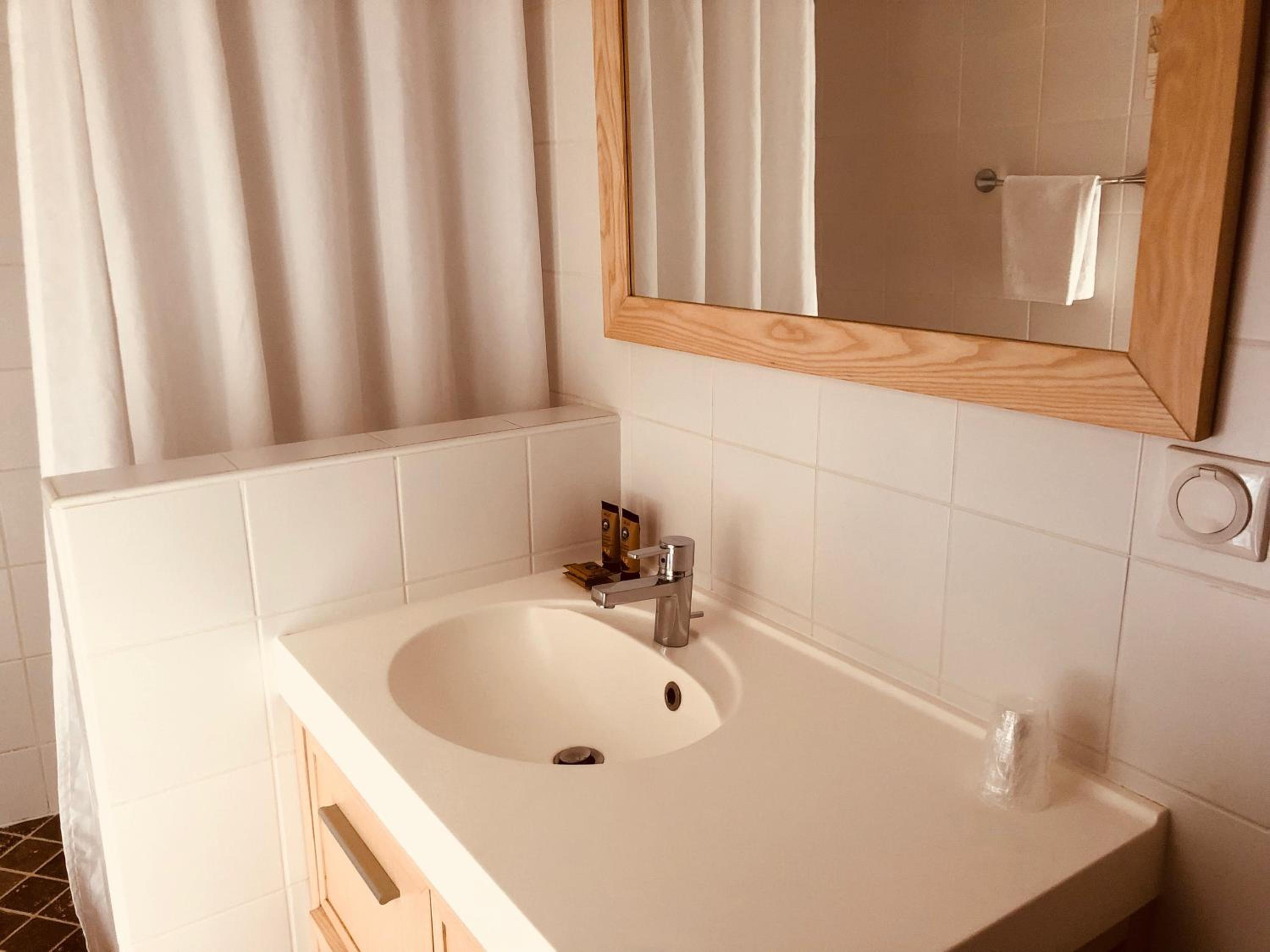 Small Double Room - Photo 4