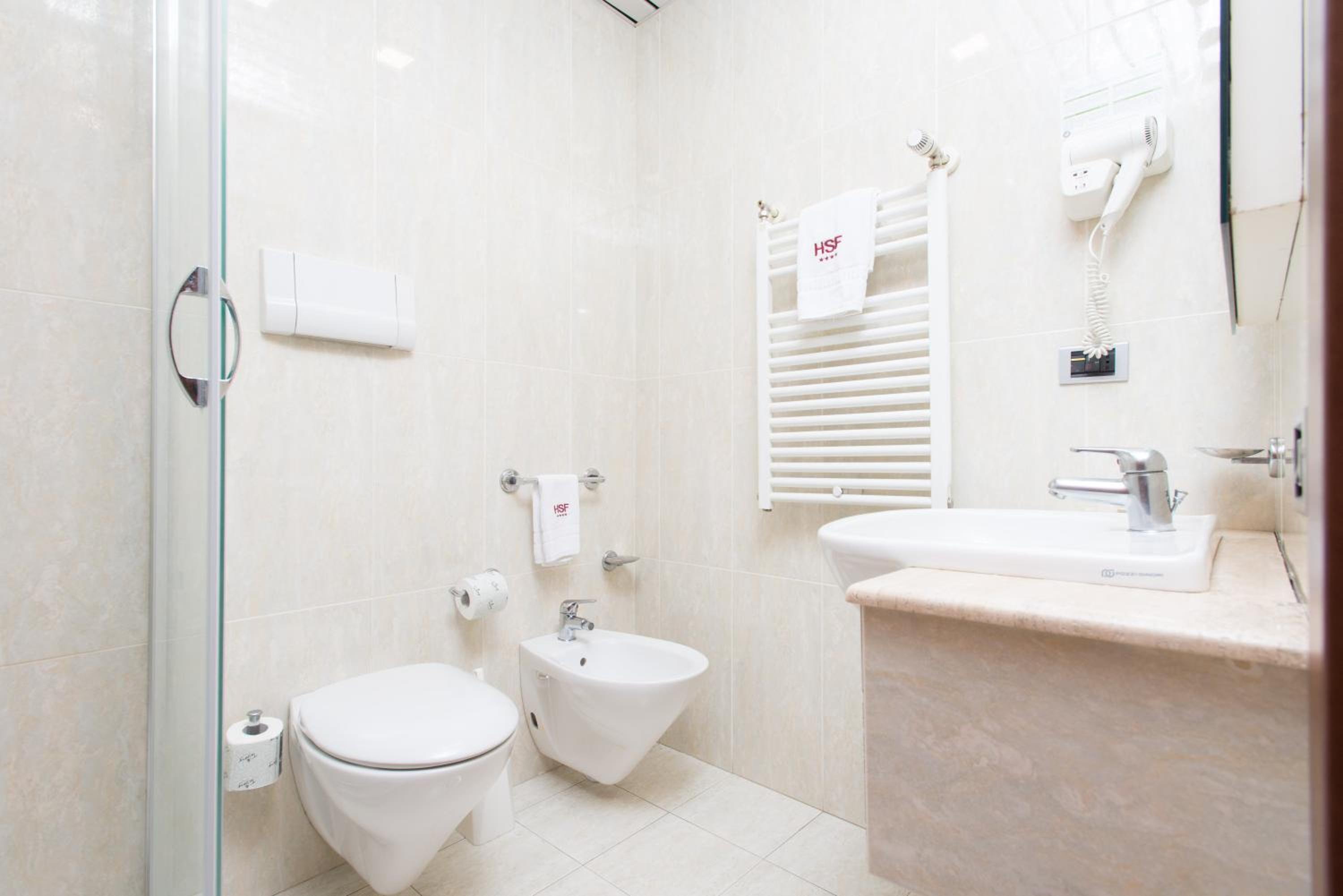 Standard Double/Twin Room photo 3