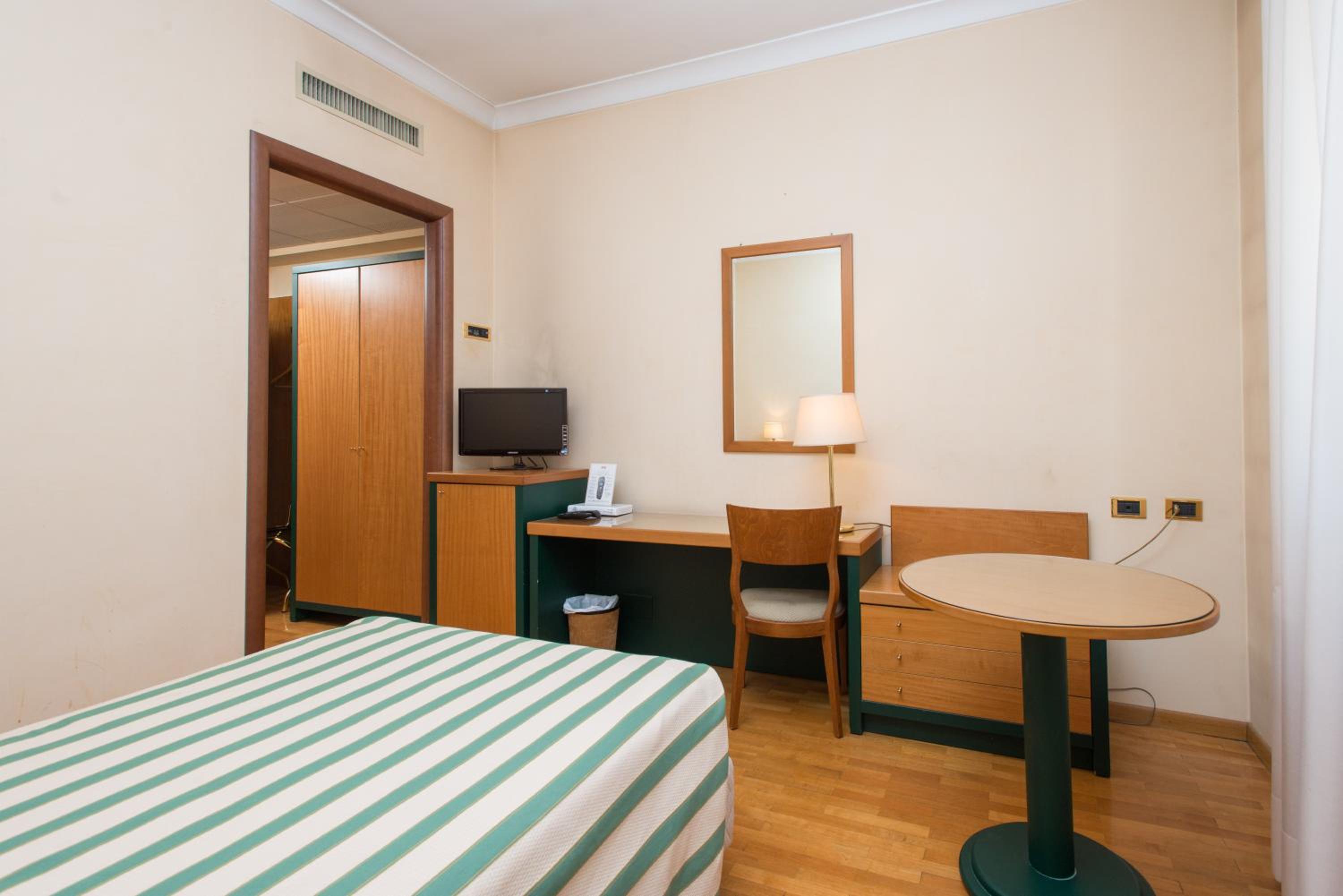 Standard Single Room photo 3