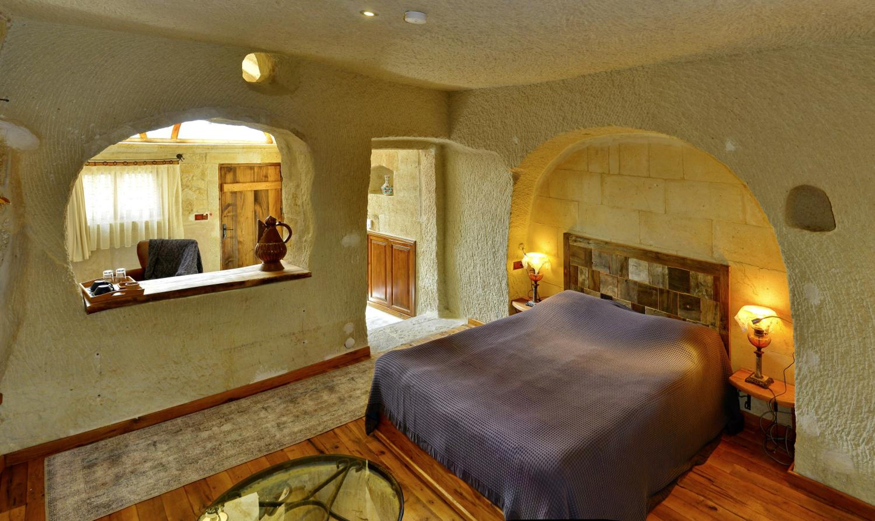 Deluxe Suite with Spa Bath - Photo 2