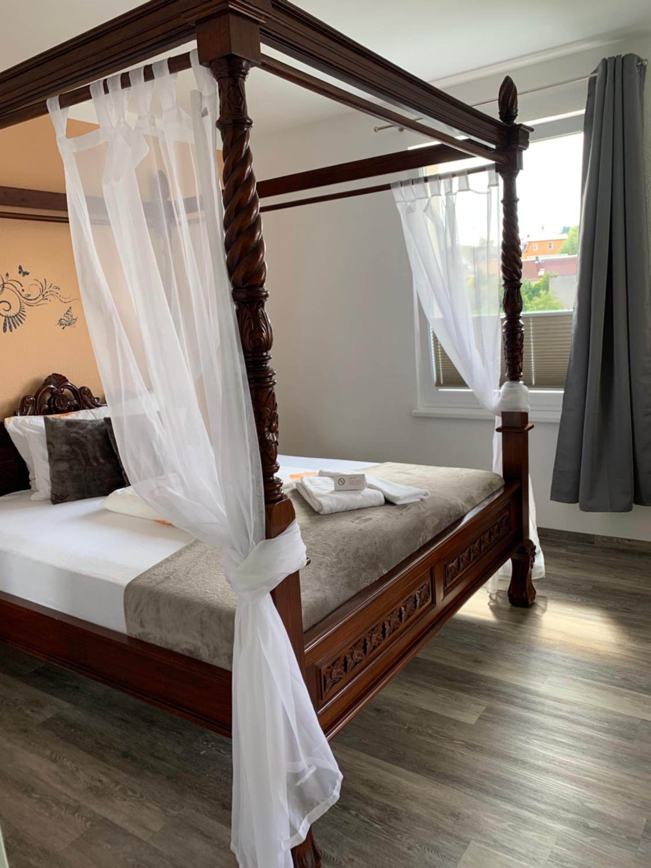Single Room with Bathroom photo 2