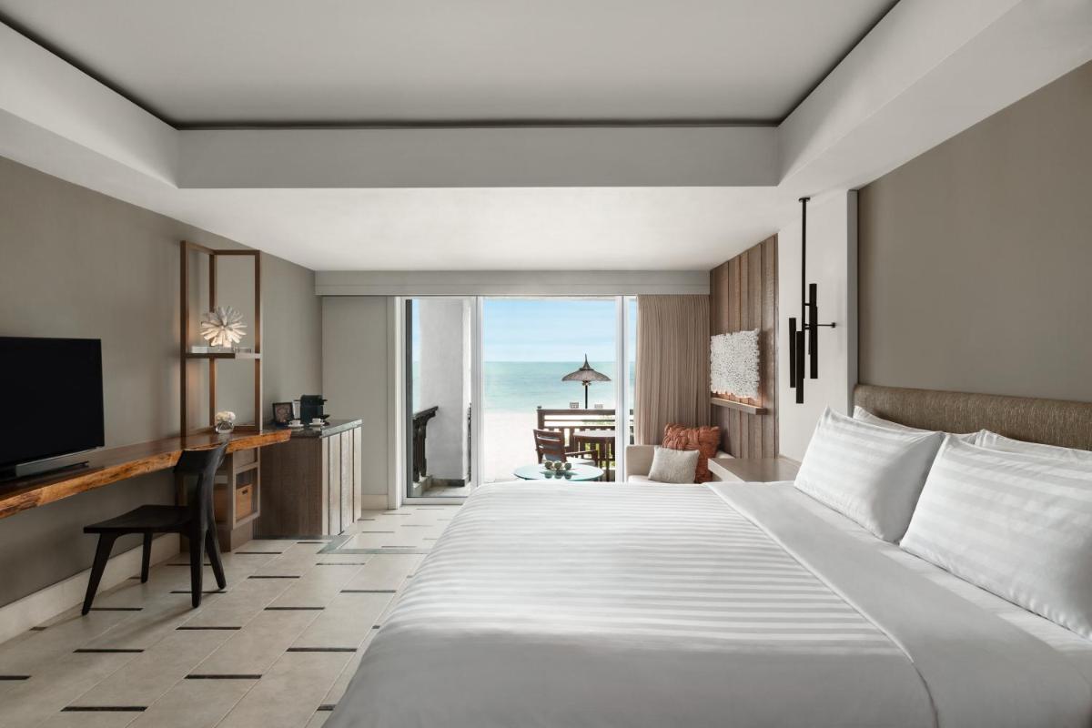 Deluxe Coral Beach Access King