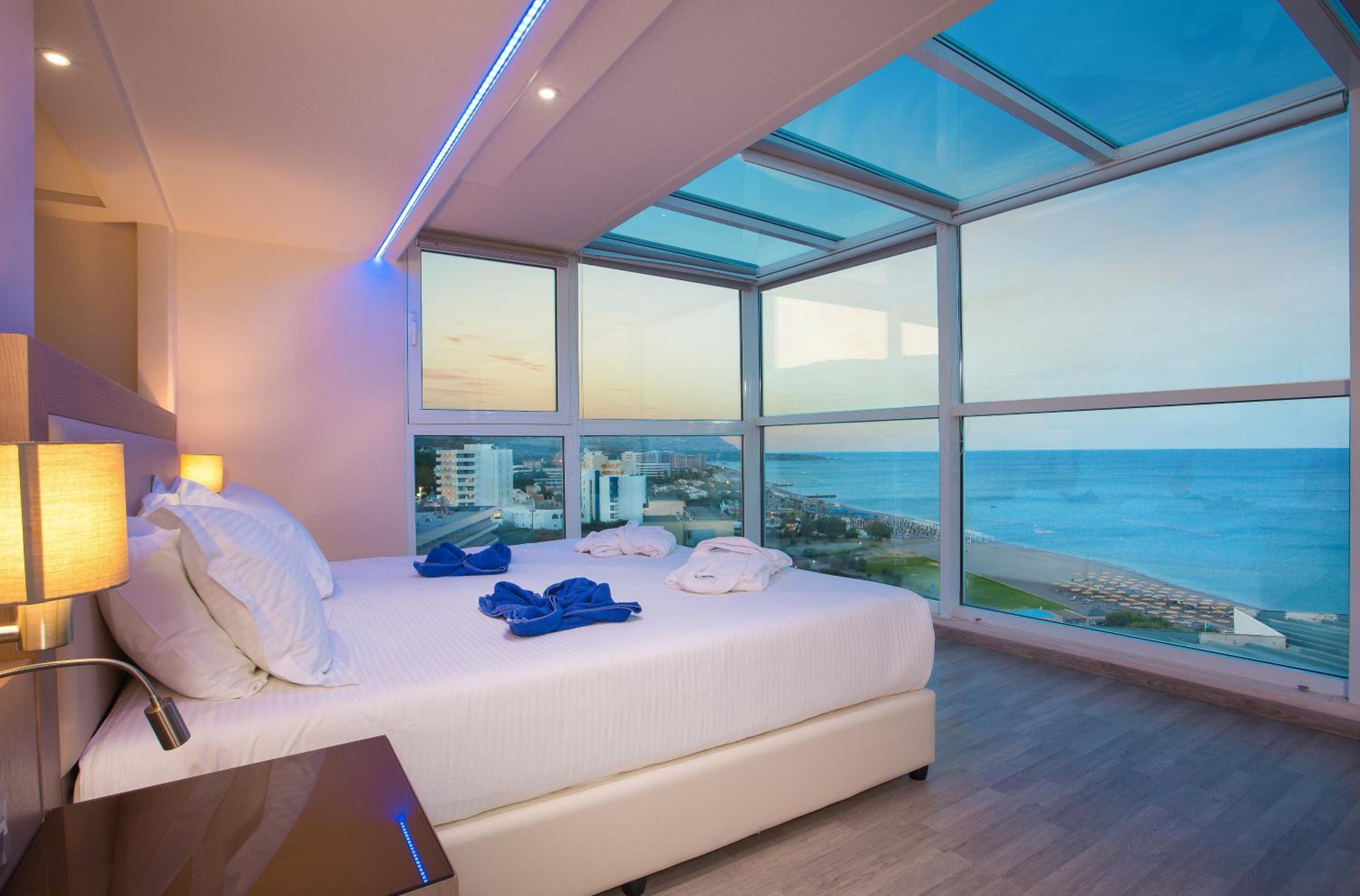 Sky Suite with Panoramic Sea view & Outdoor Jet-bath photo 3
