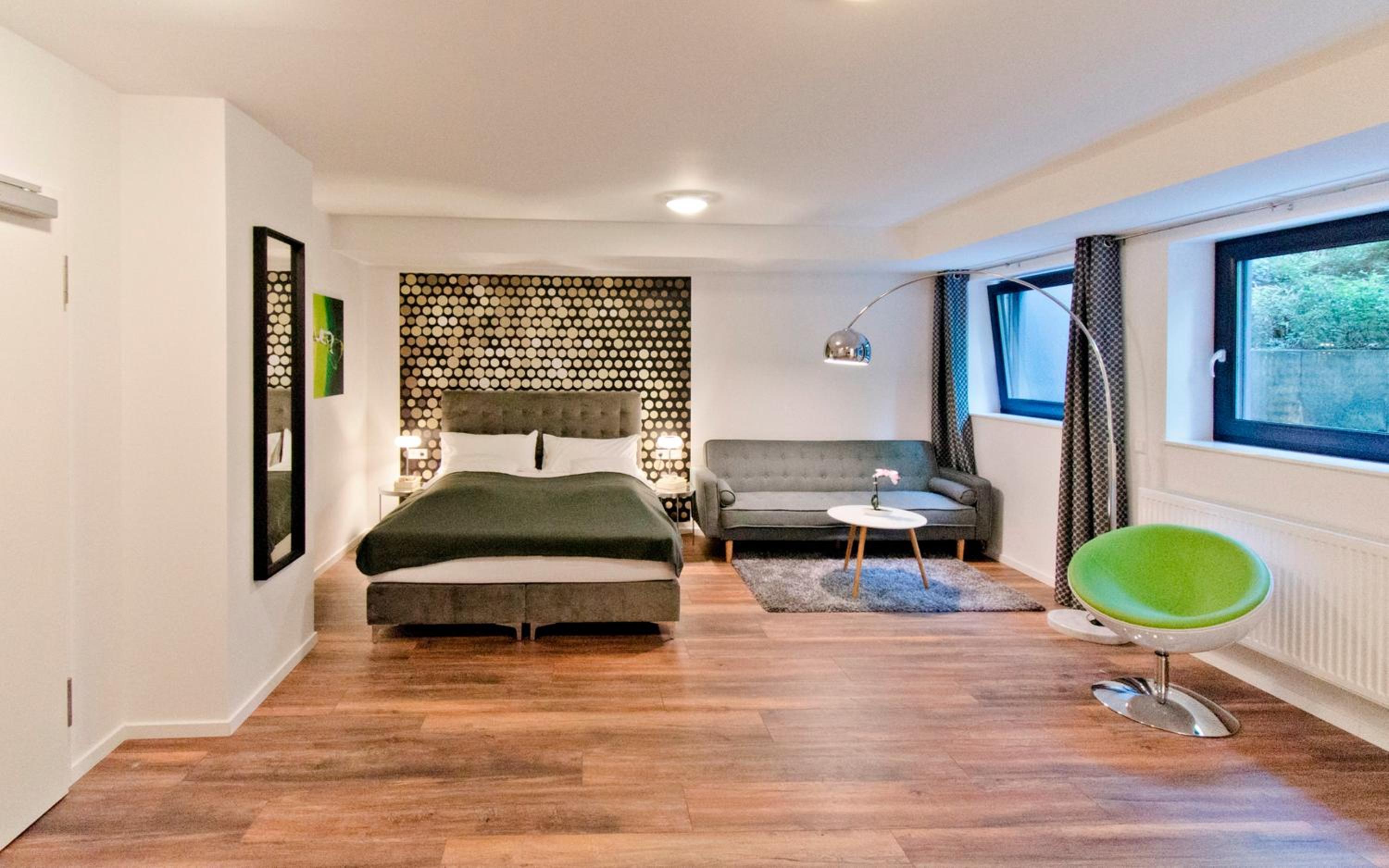 Comfort Suite Apartment basement (basement) with sofa bed - Photo 1