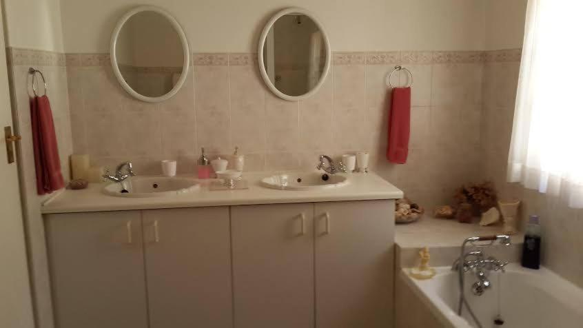 Double Room with Private Bathroom - Photo 5