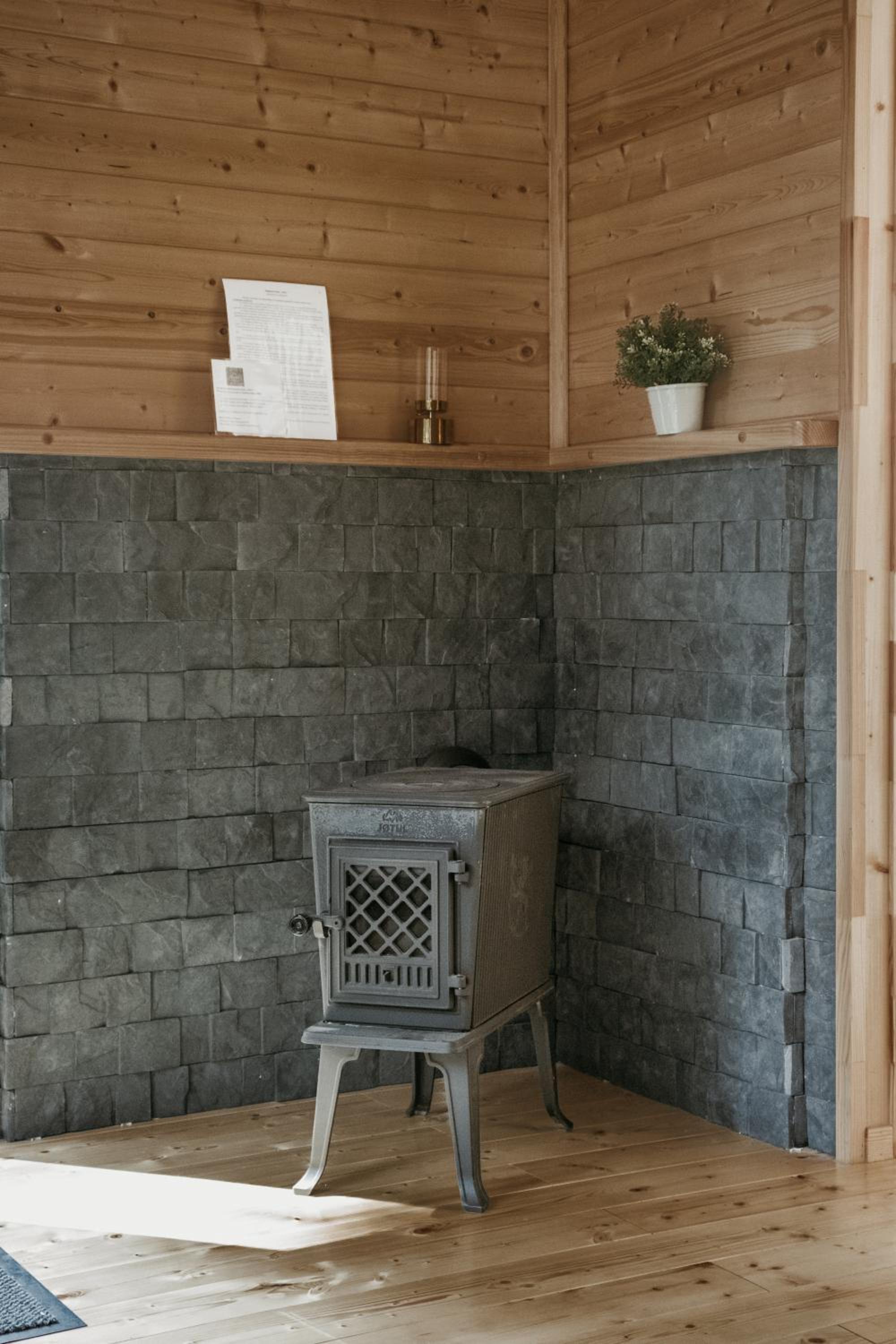 One-Bedroom House - Photo 6