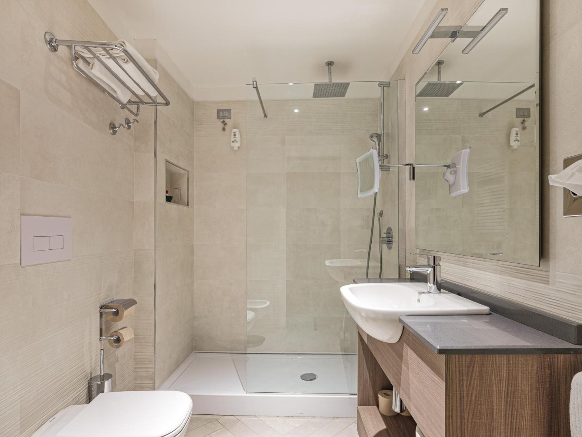 Panoramic Double or Twin Room - Photo 17