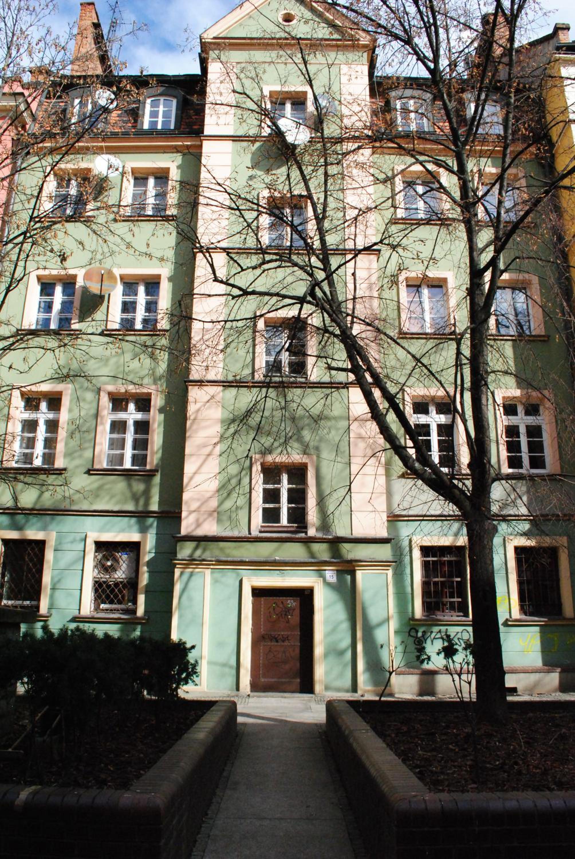 Three-Bedroom Apartment - Photo 17