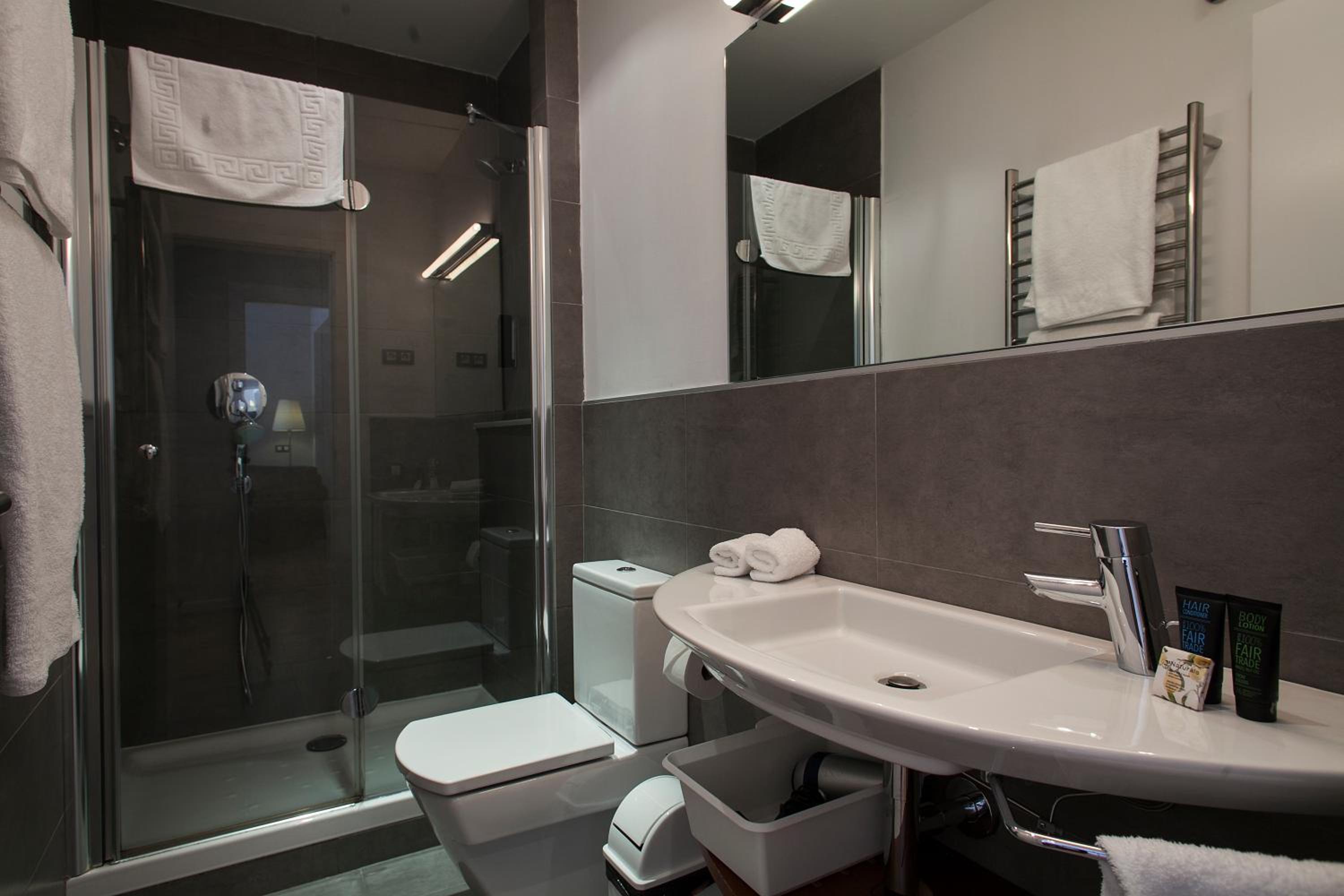 Two-Bedroom Apartment with Terrace photo 2
