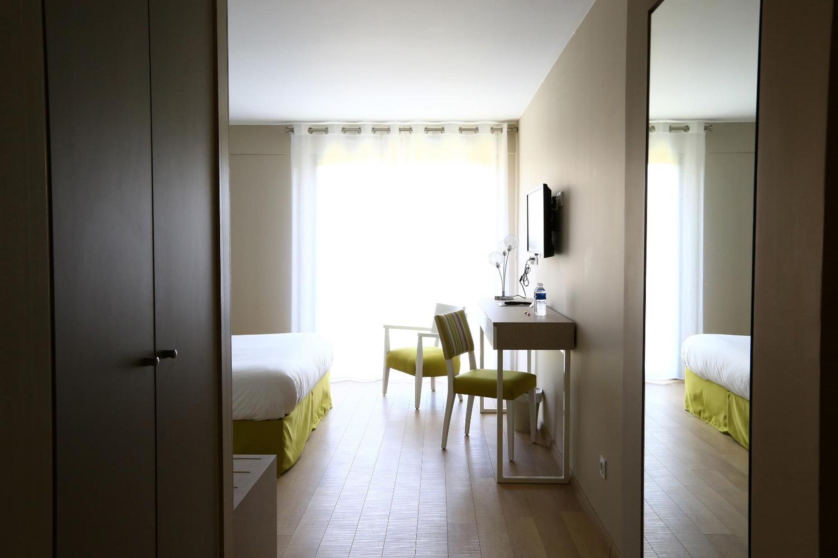 Deluxe Double or Twin Room with River View - Photo 8