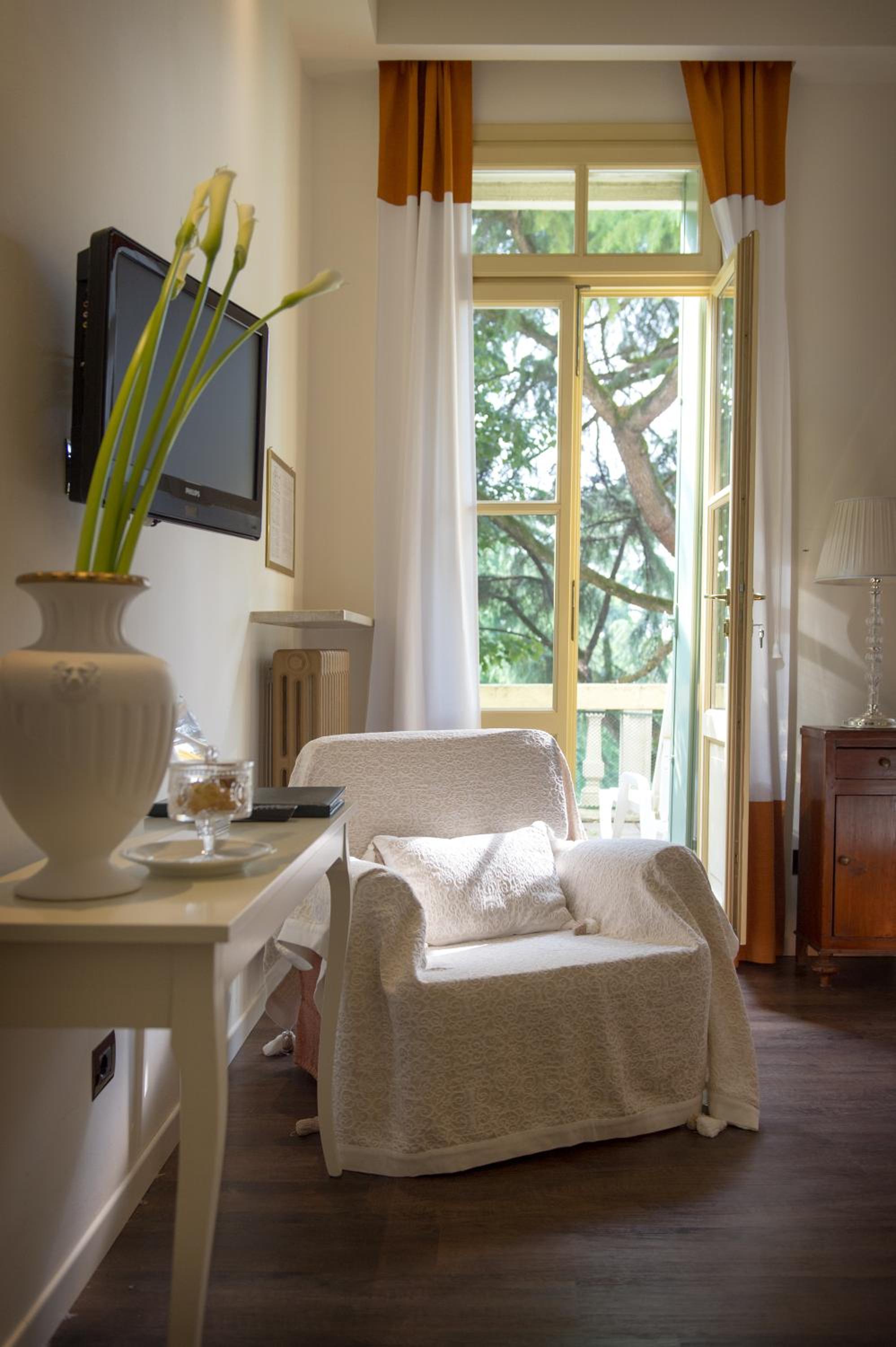 Standard Double or Twin Room with Balcony - Photo 2