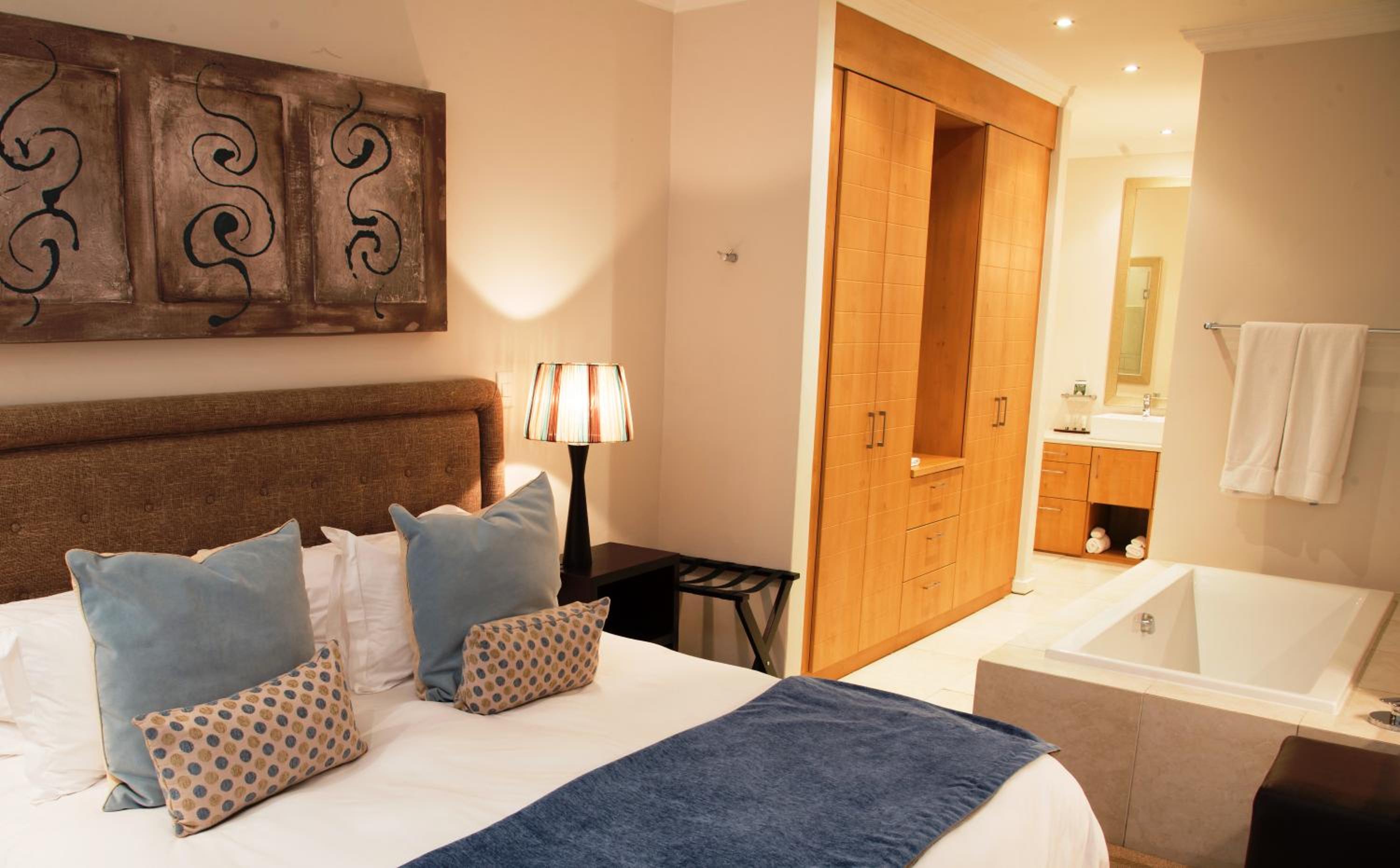Standard Suite - Photo 1