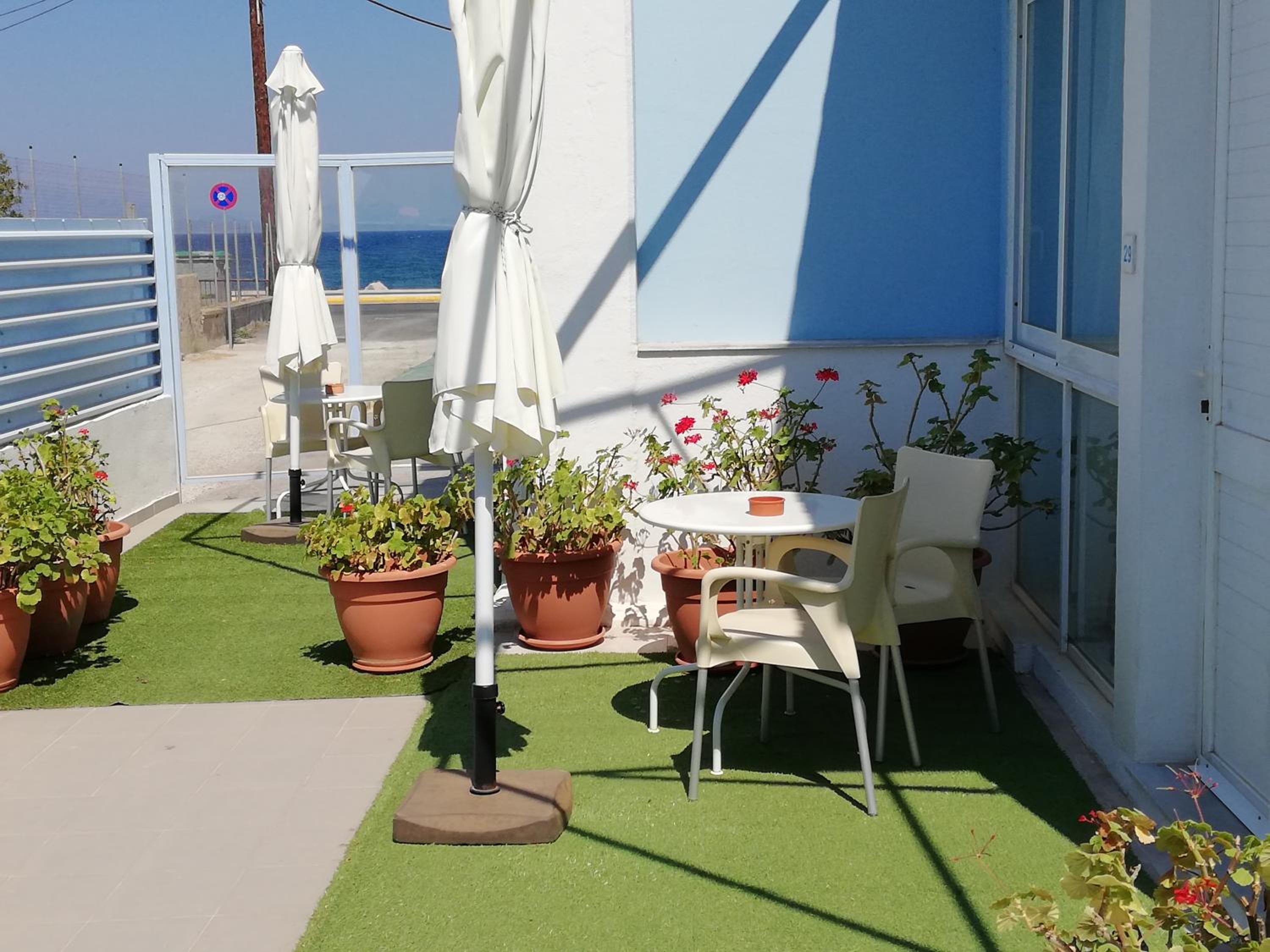 Studio with Balcony - Photo 5