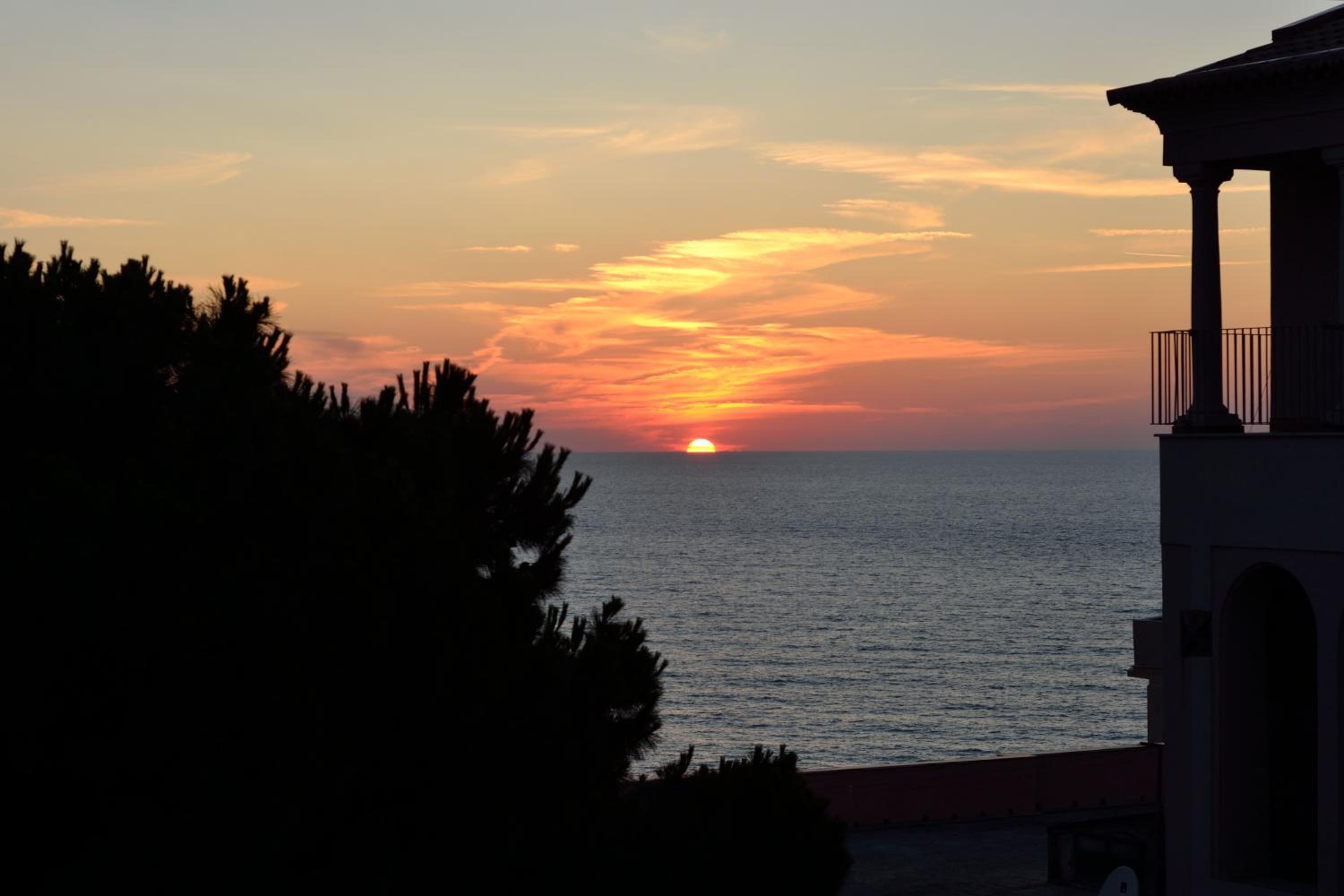 Deluxe Double Room with Sea View - Photo 12